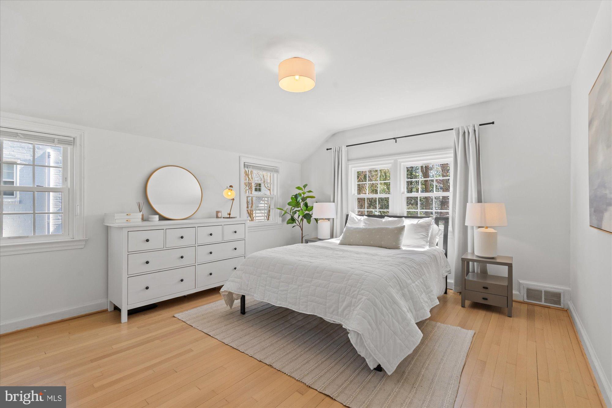 WOODACRES - Residential