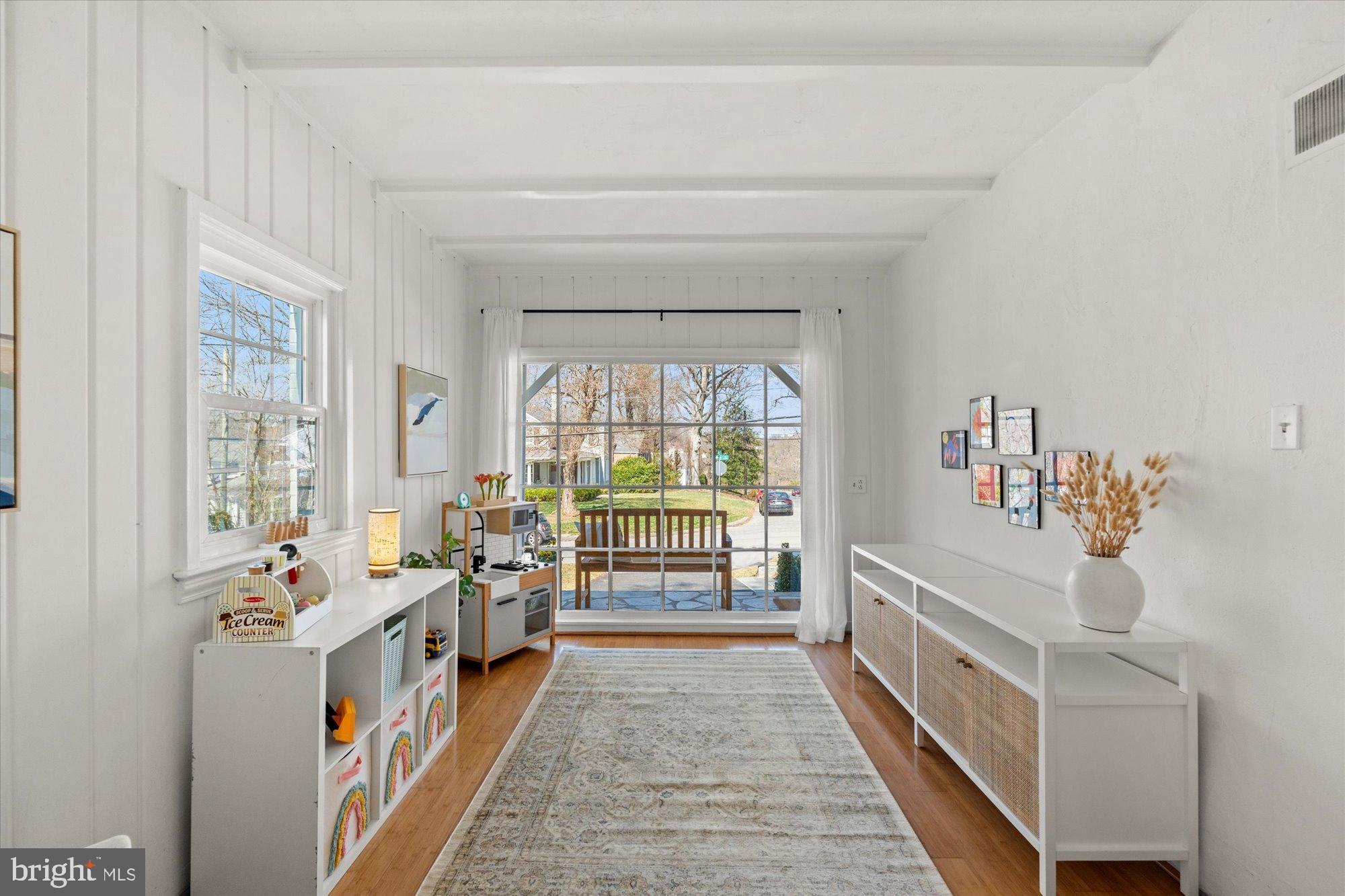 WOODACRES - Residential