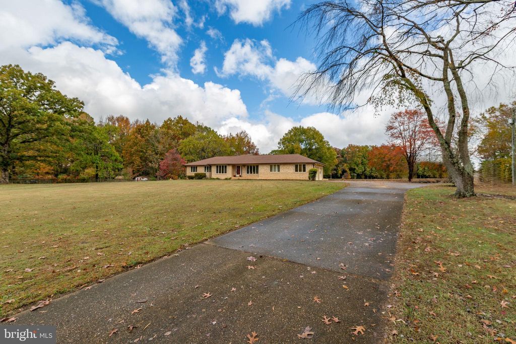 Photo of 31 Little Creek Lane, FREDERICKSBURG, VA 22405 (MLS # VAST2043966)
