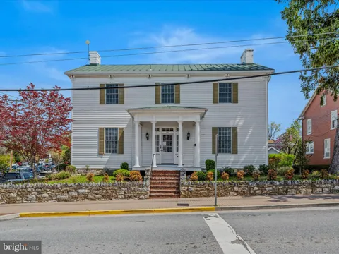 203 S George Street, Charles Town, WV 25414 - MLS#: WVJF2017112
