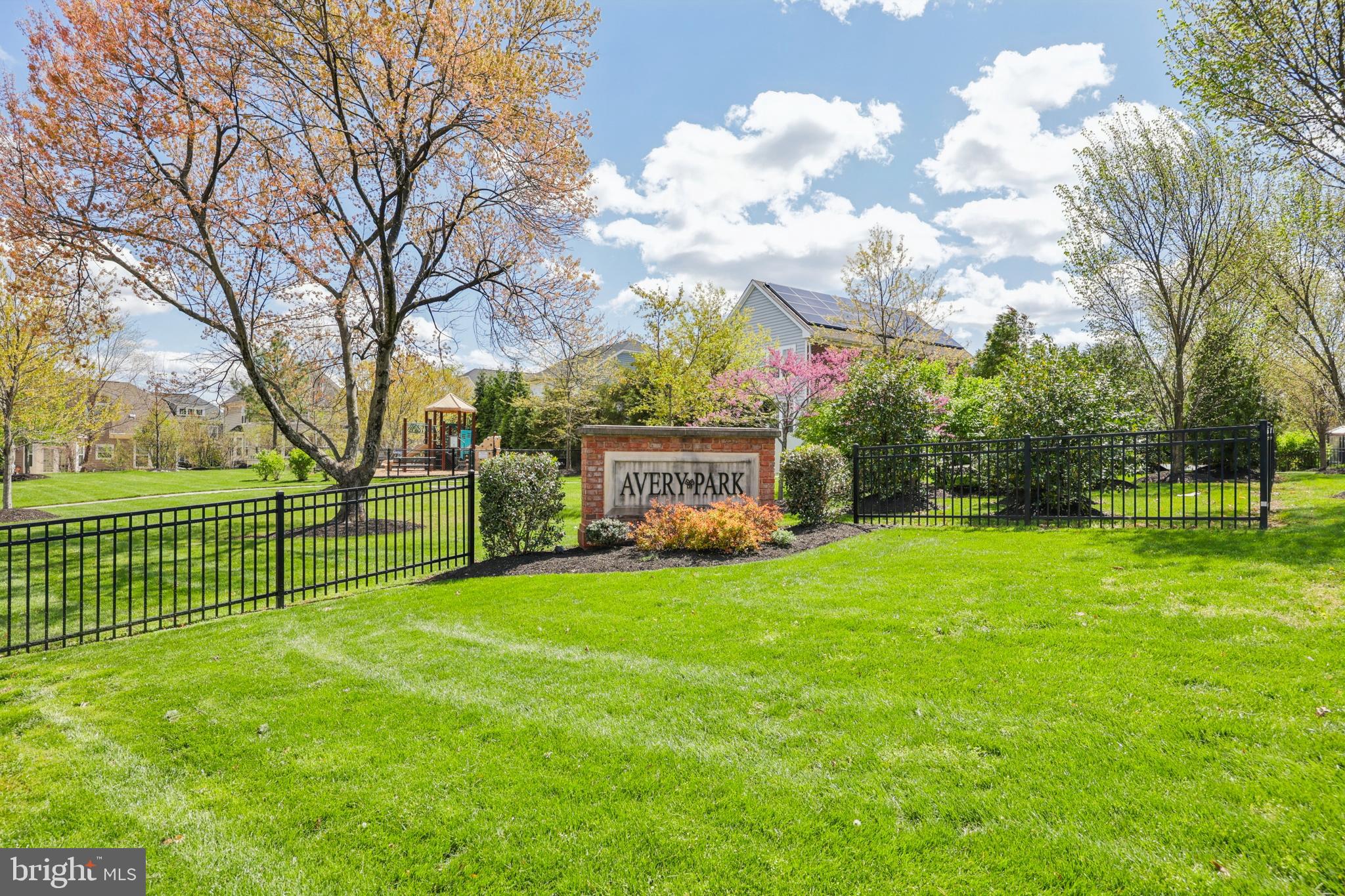 AVERY PARK - Residential