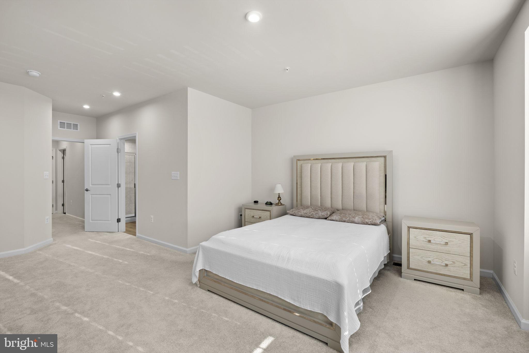 INDEPENDENCE SQUARE - Residential