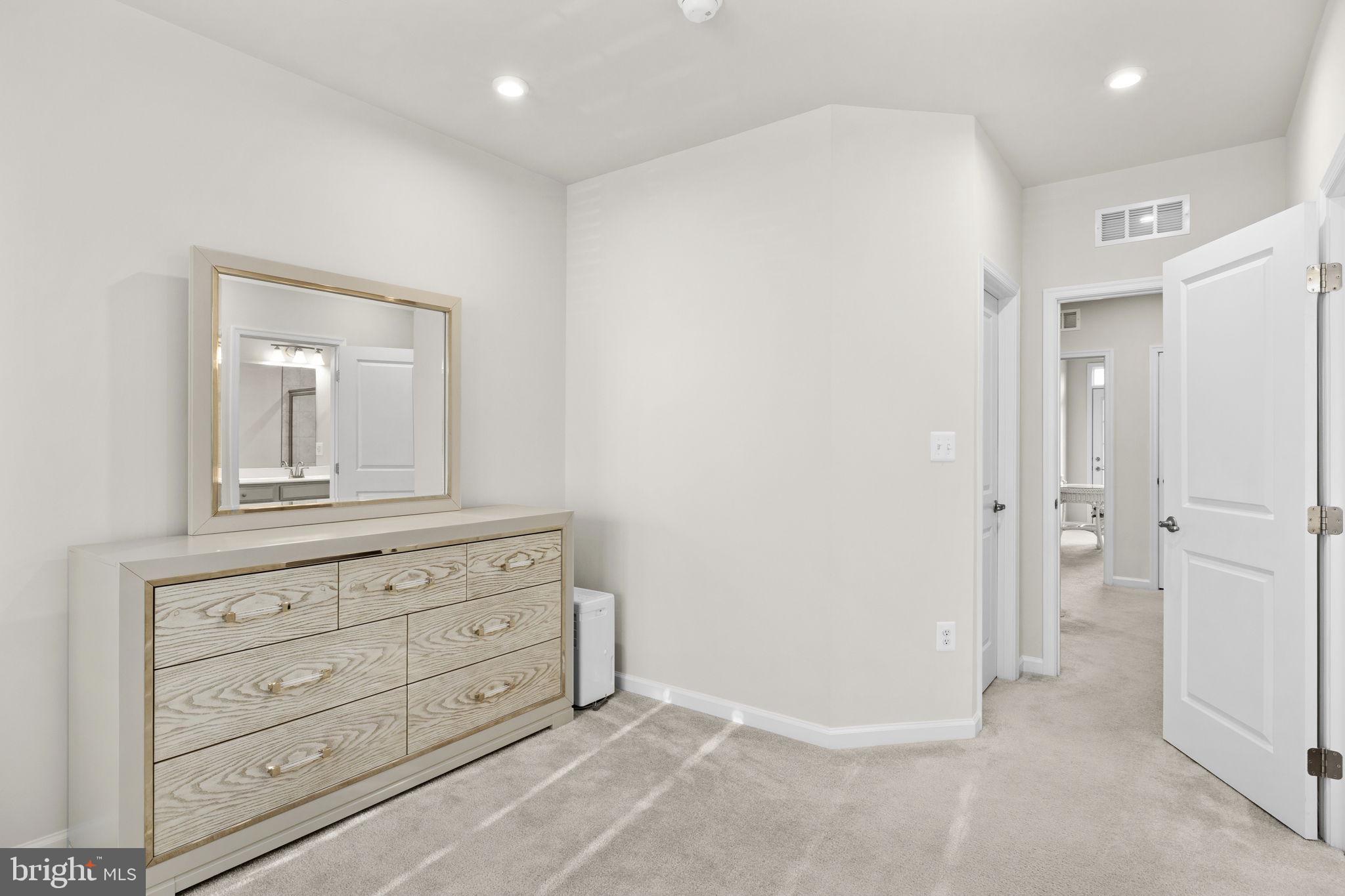 INDEPENDENCE SQUARE - Residential