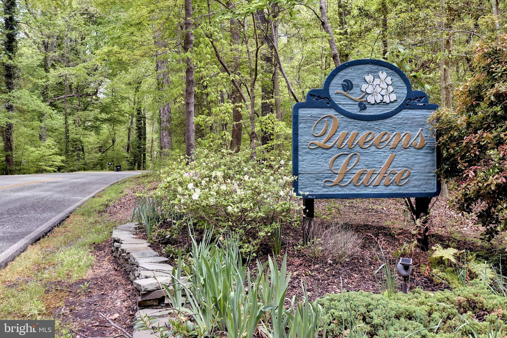 QUEENS LAKE - Residential