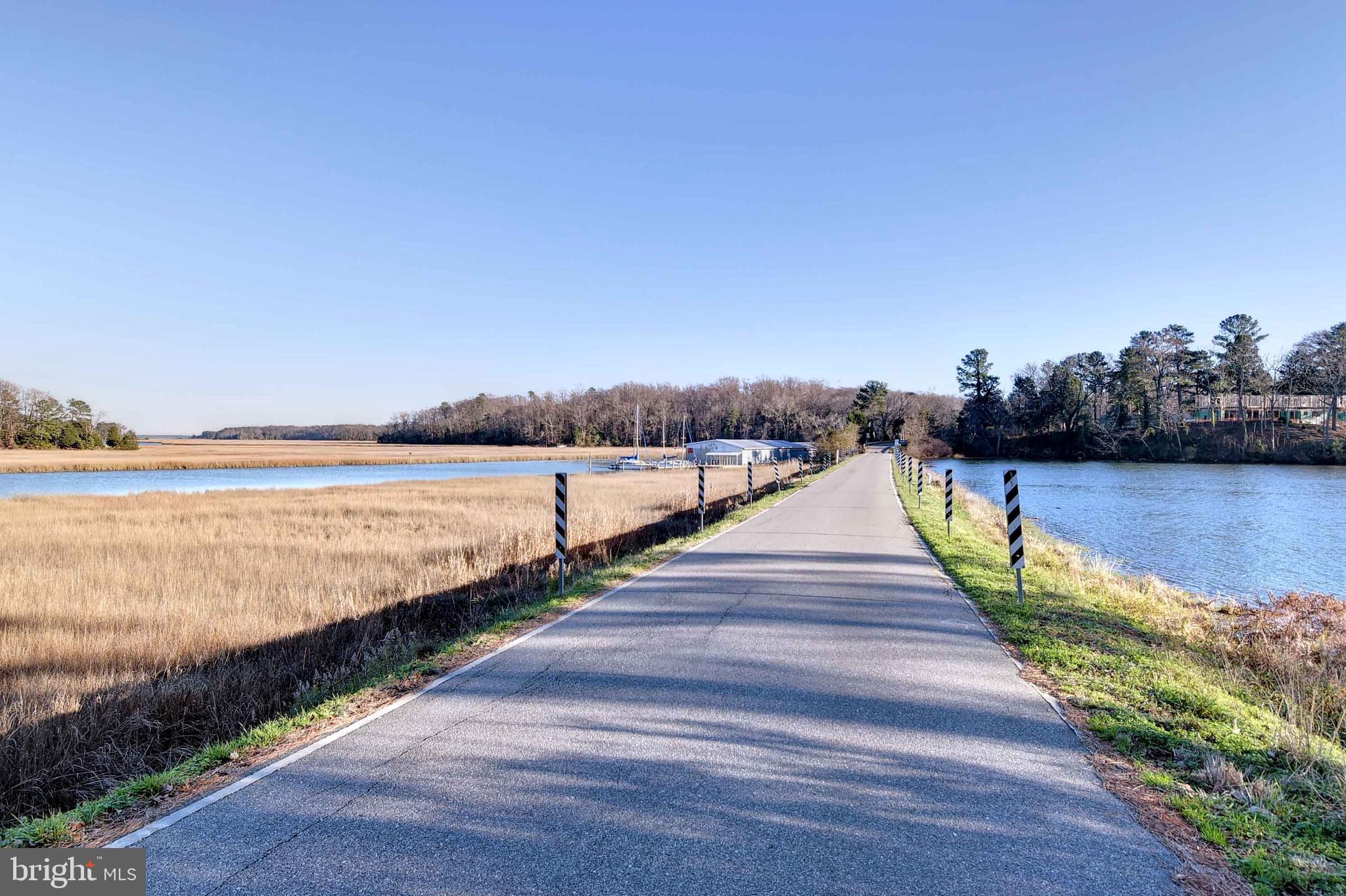 QUEENS LAKE - Residential