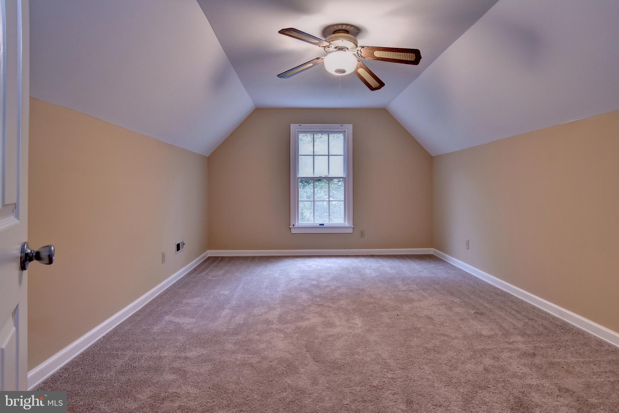 QUEENS LAKE - Residential