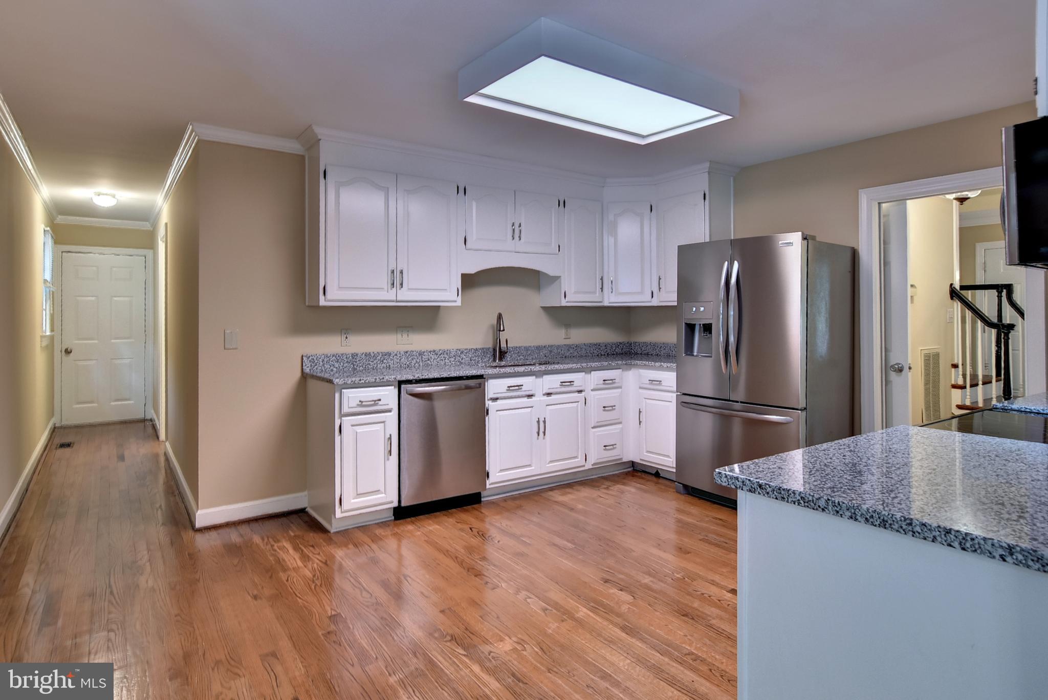 QUEENS LAKE - Residential