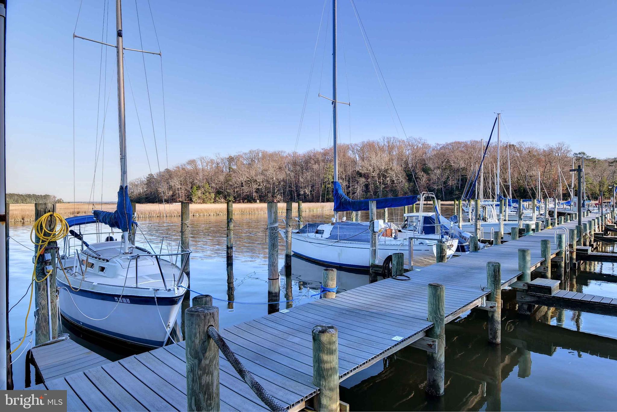 QUEENS LAKE - Residential