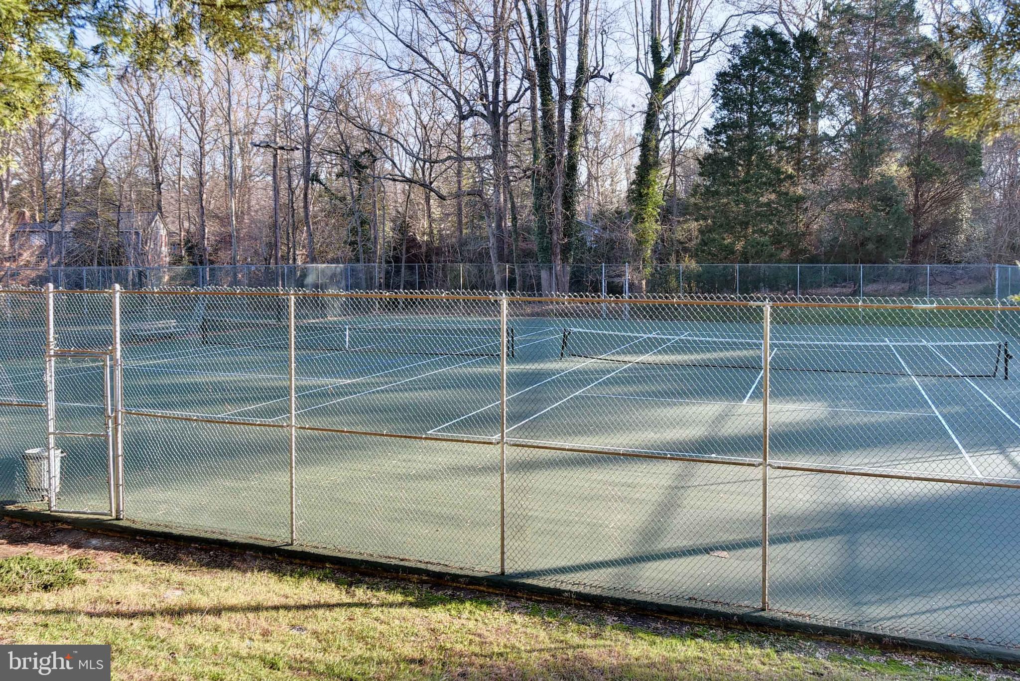 QUEENS LAKE - Residential