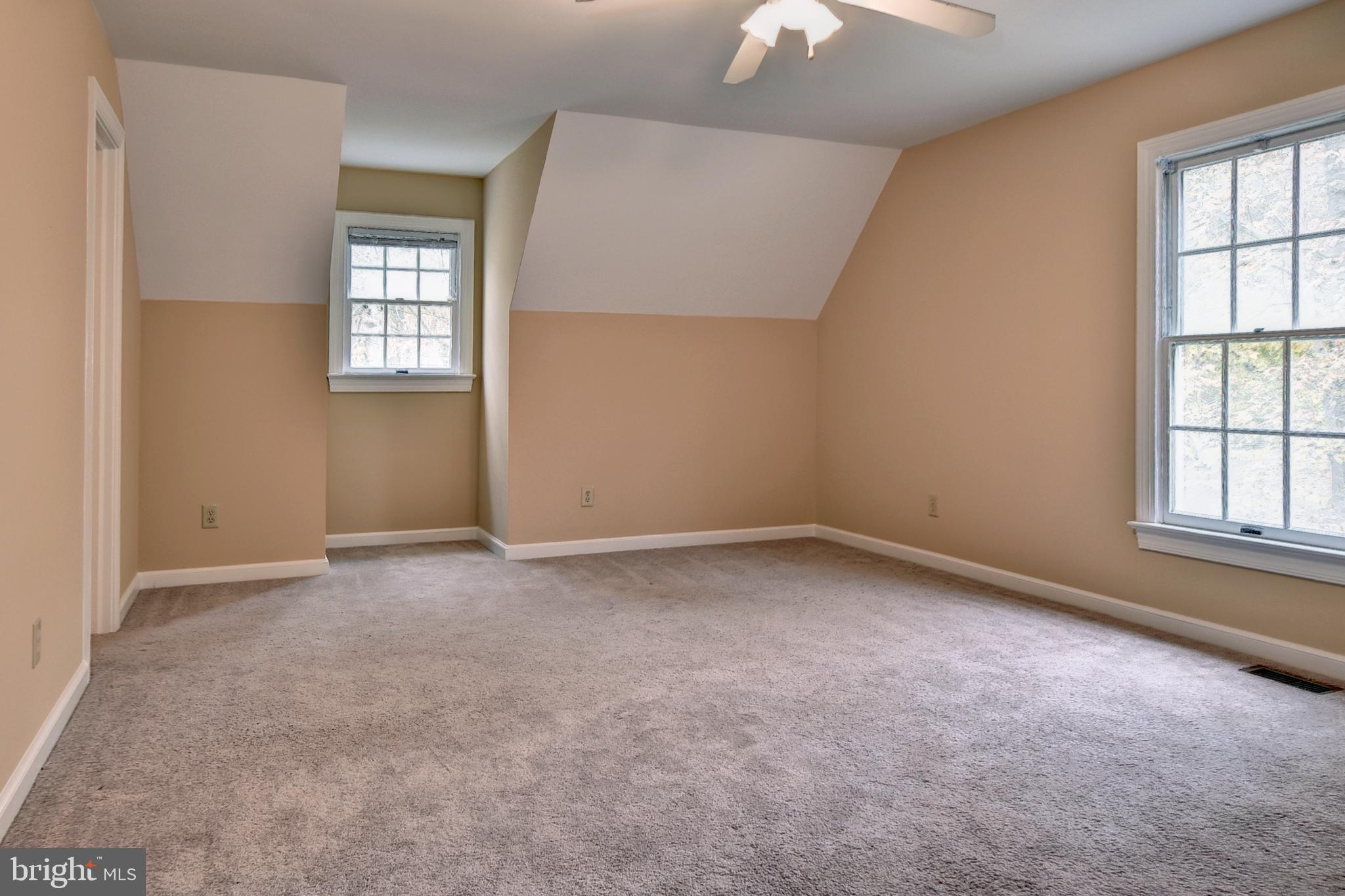 QUEENS LAKE - Residential