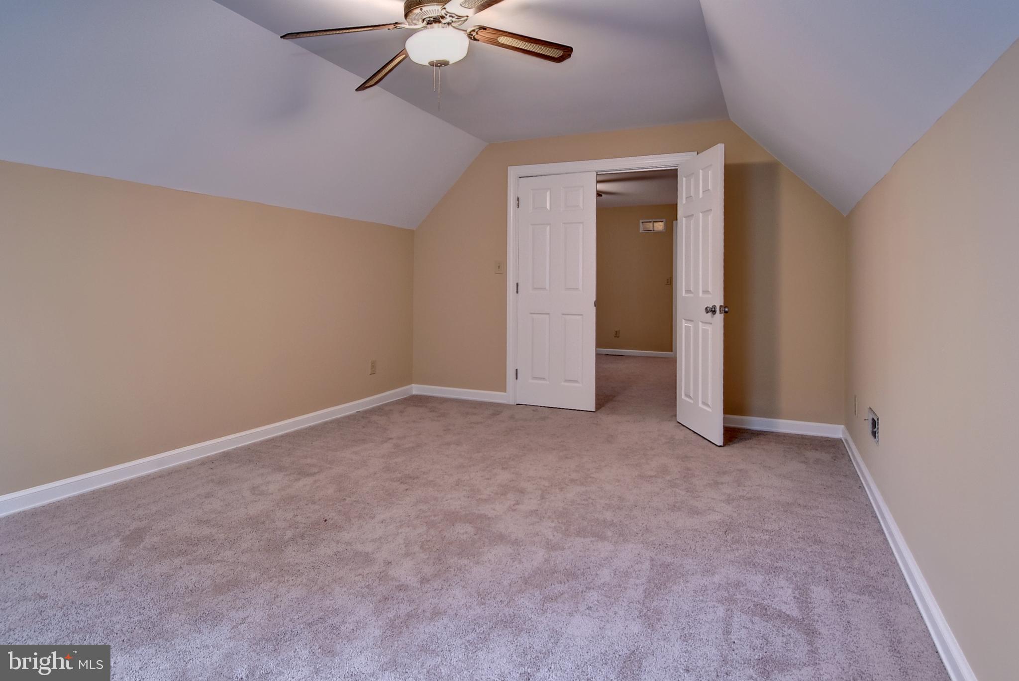 QUEENS LAKE - Residential