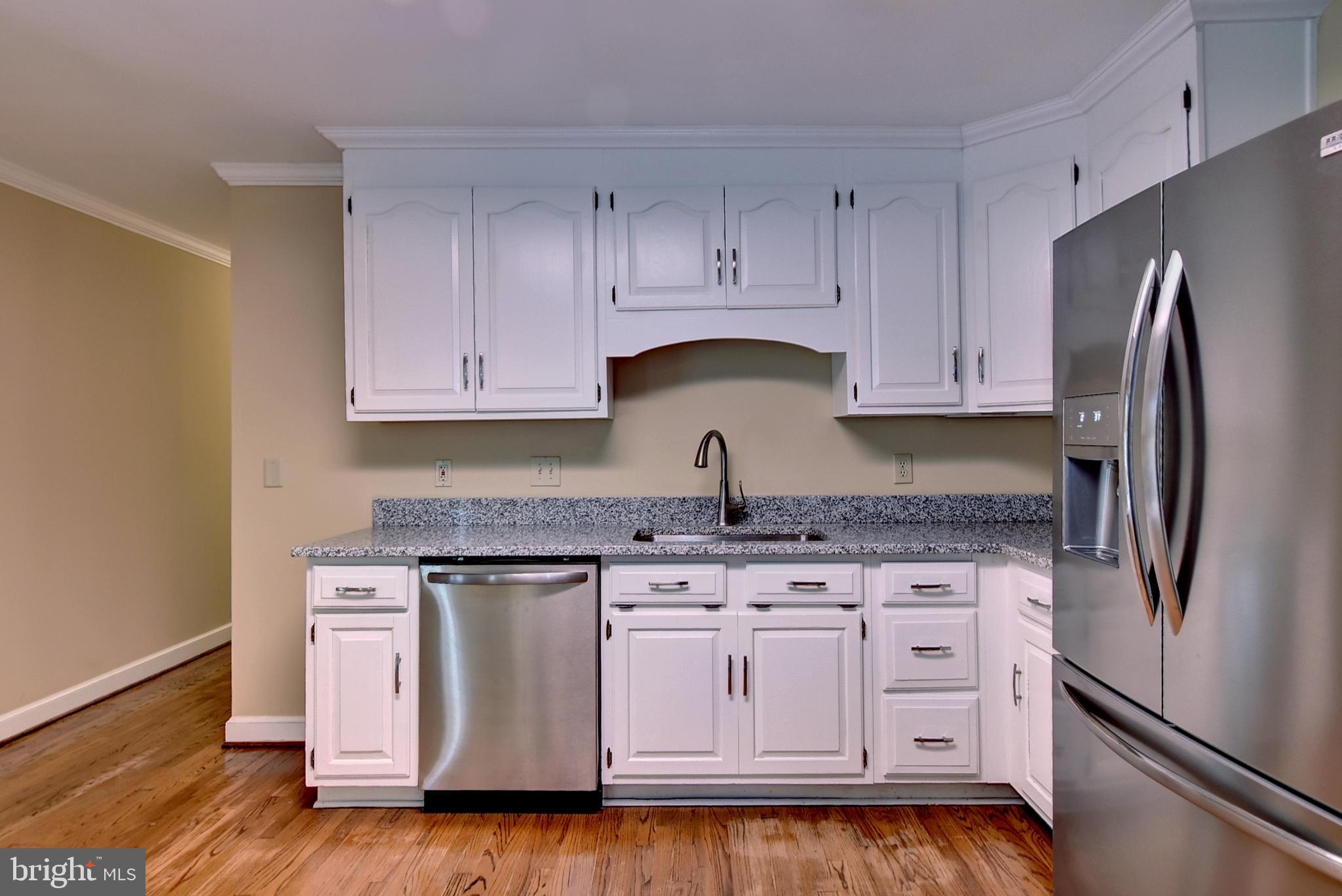 QUEENS LAKE - Residential