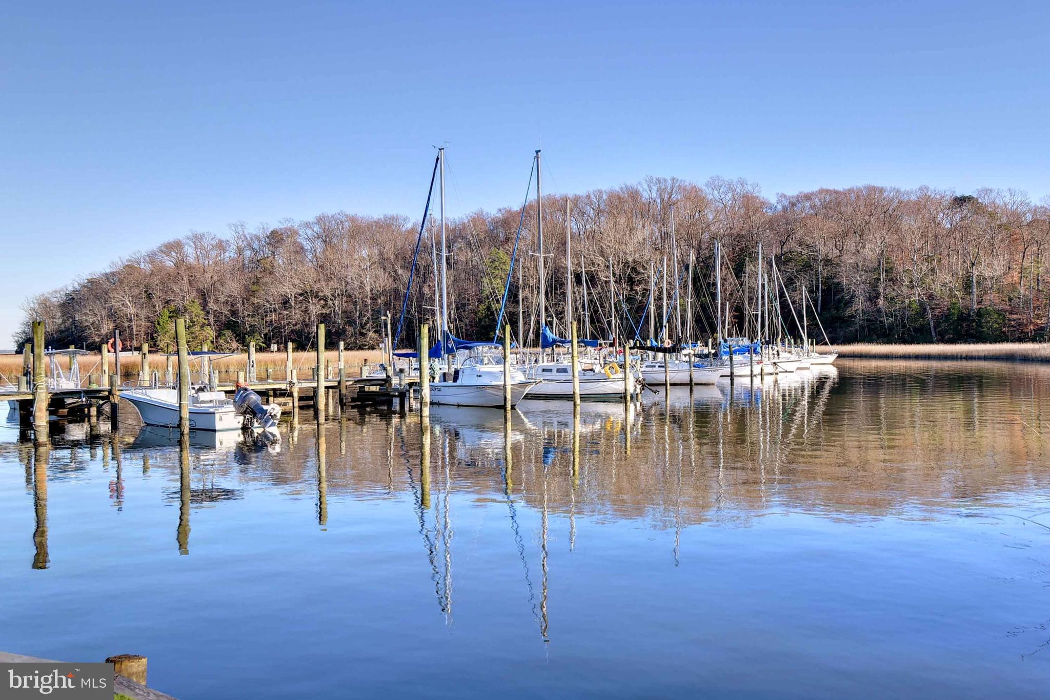 QUEENS LAKE - Residential