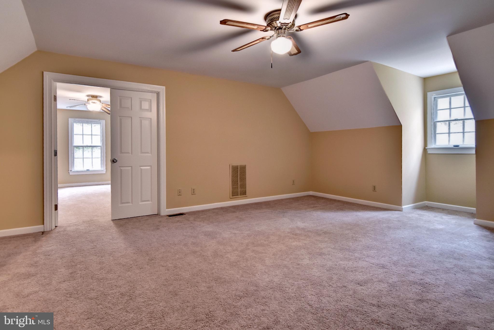 QUEENS LAKE - Residential