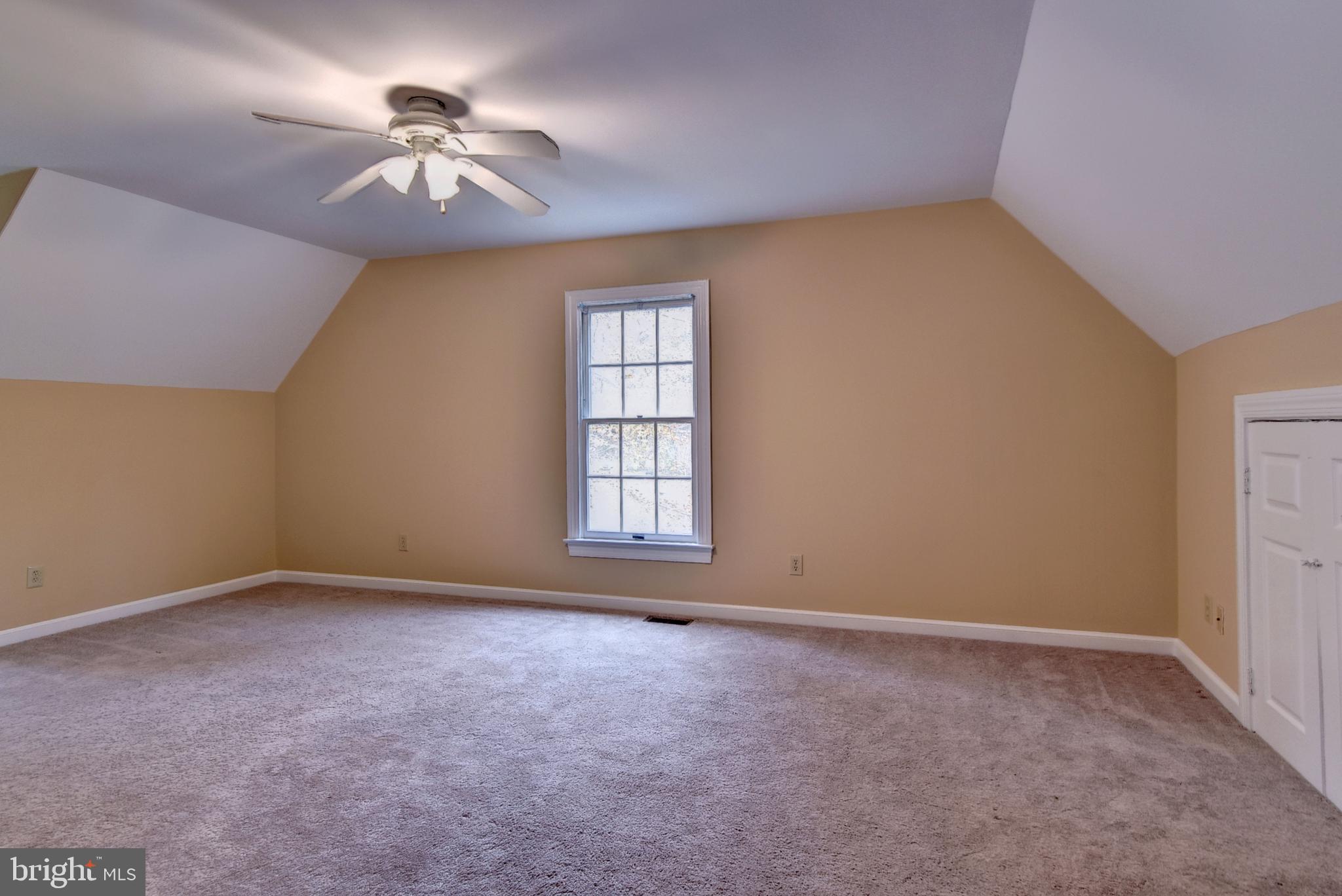 QUEENS LAKE - Residential