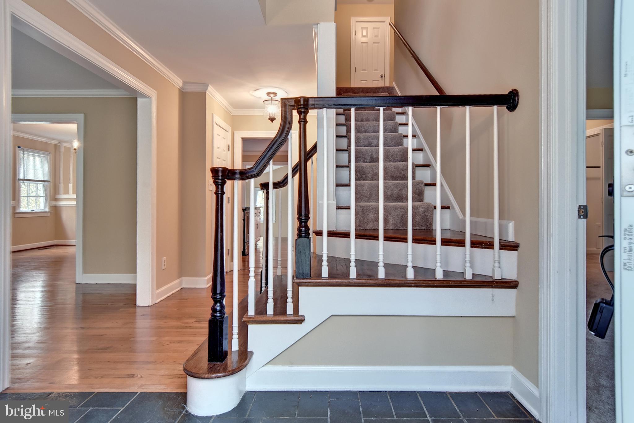 QUEENS LAKE - Residential