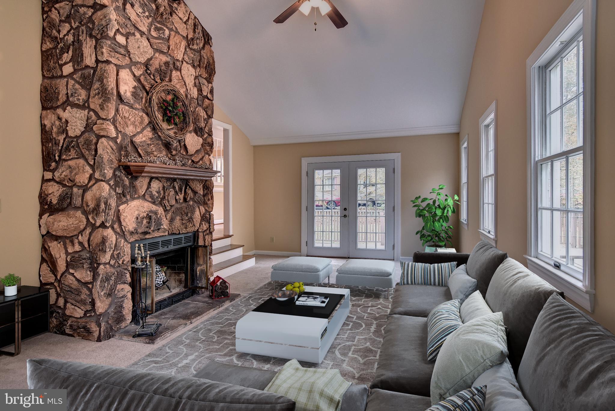 QUEENS LAKE - Residential