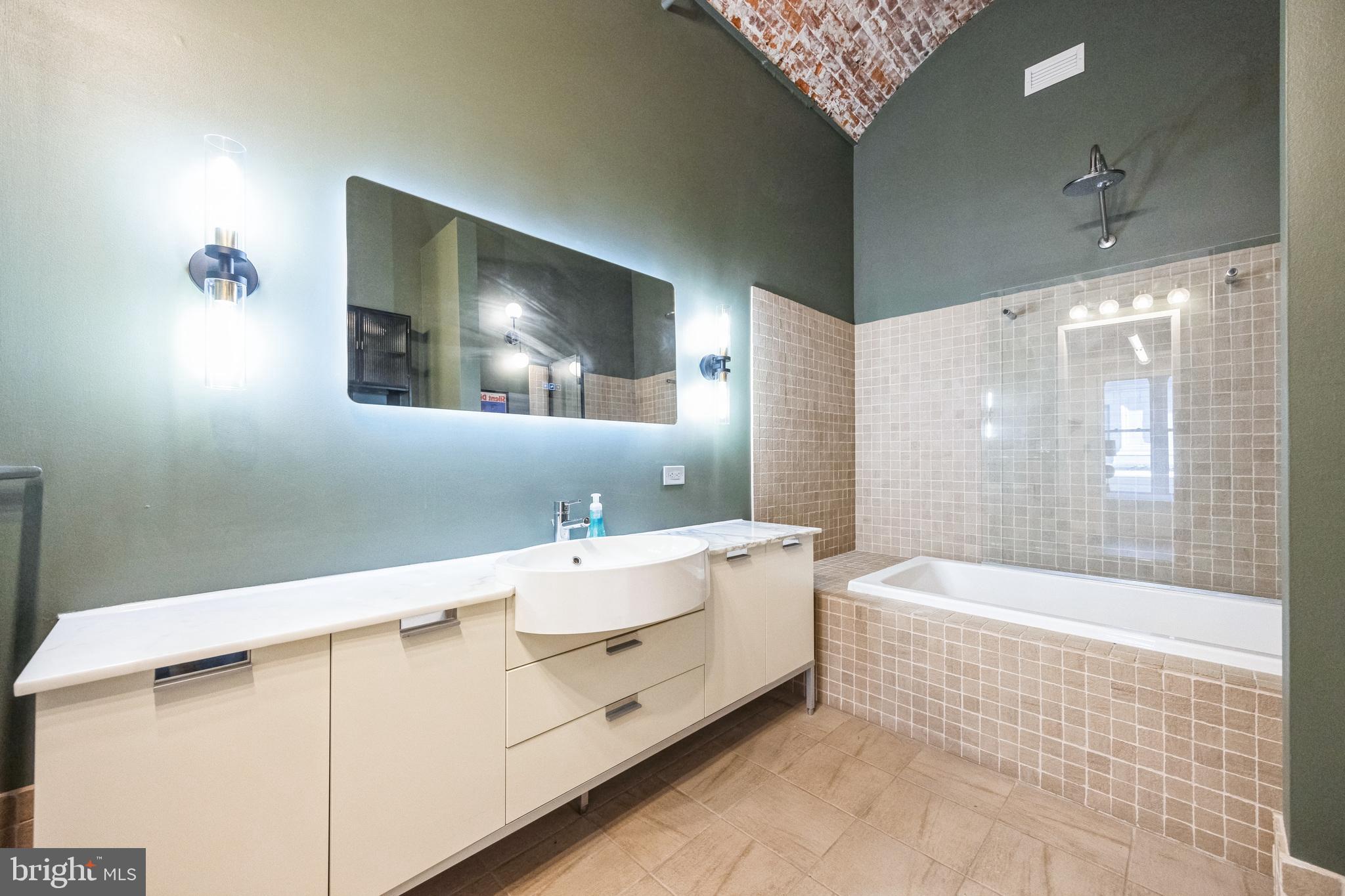 WASHINGTON SQ - Residential