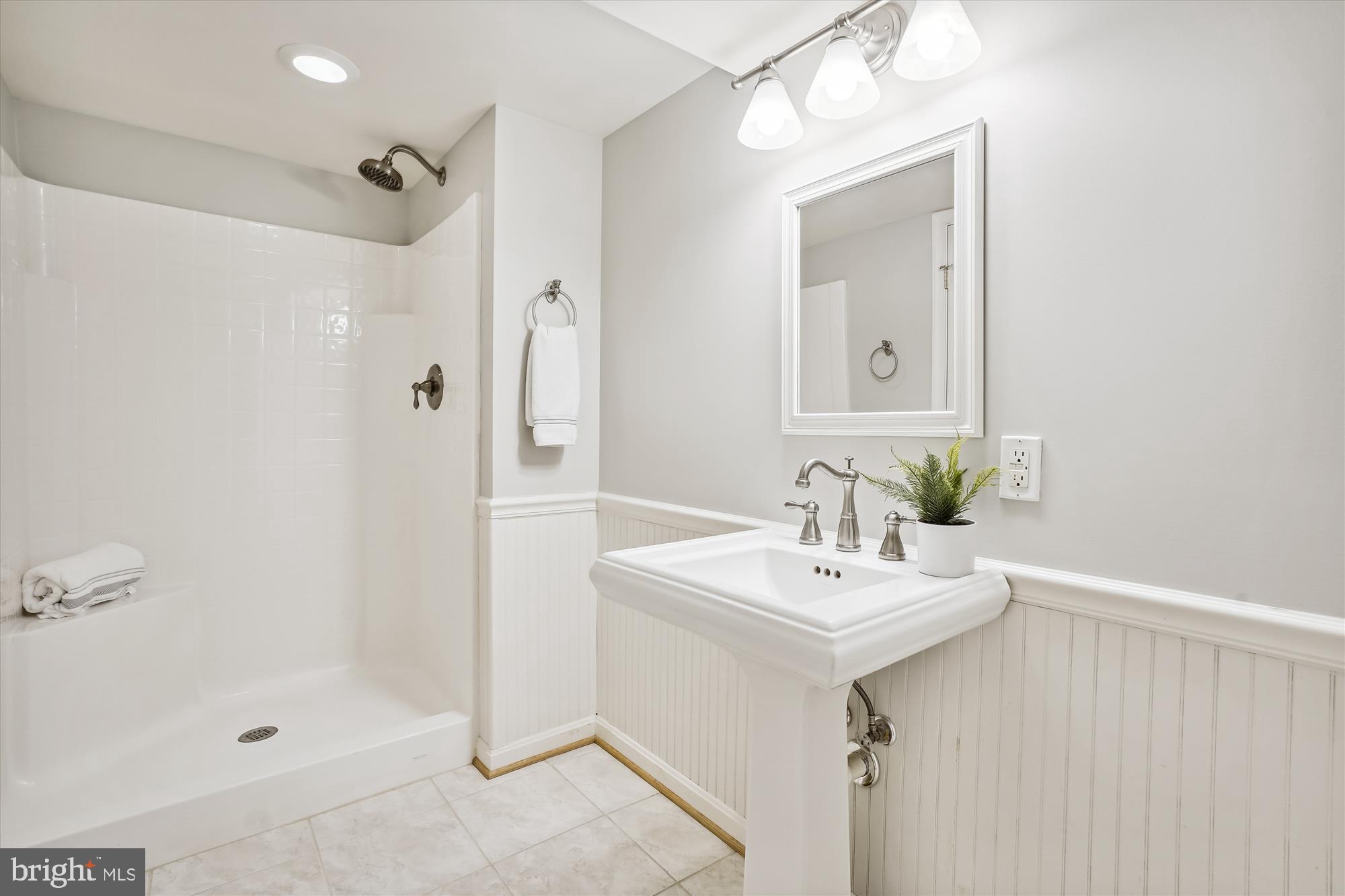 VISTA BROOKE - Residential