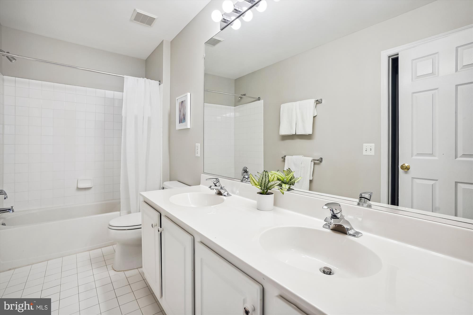 VISTA BROOKE - Residential