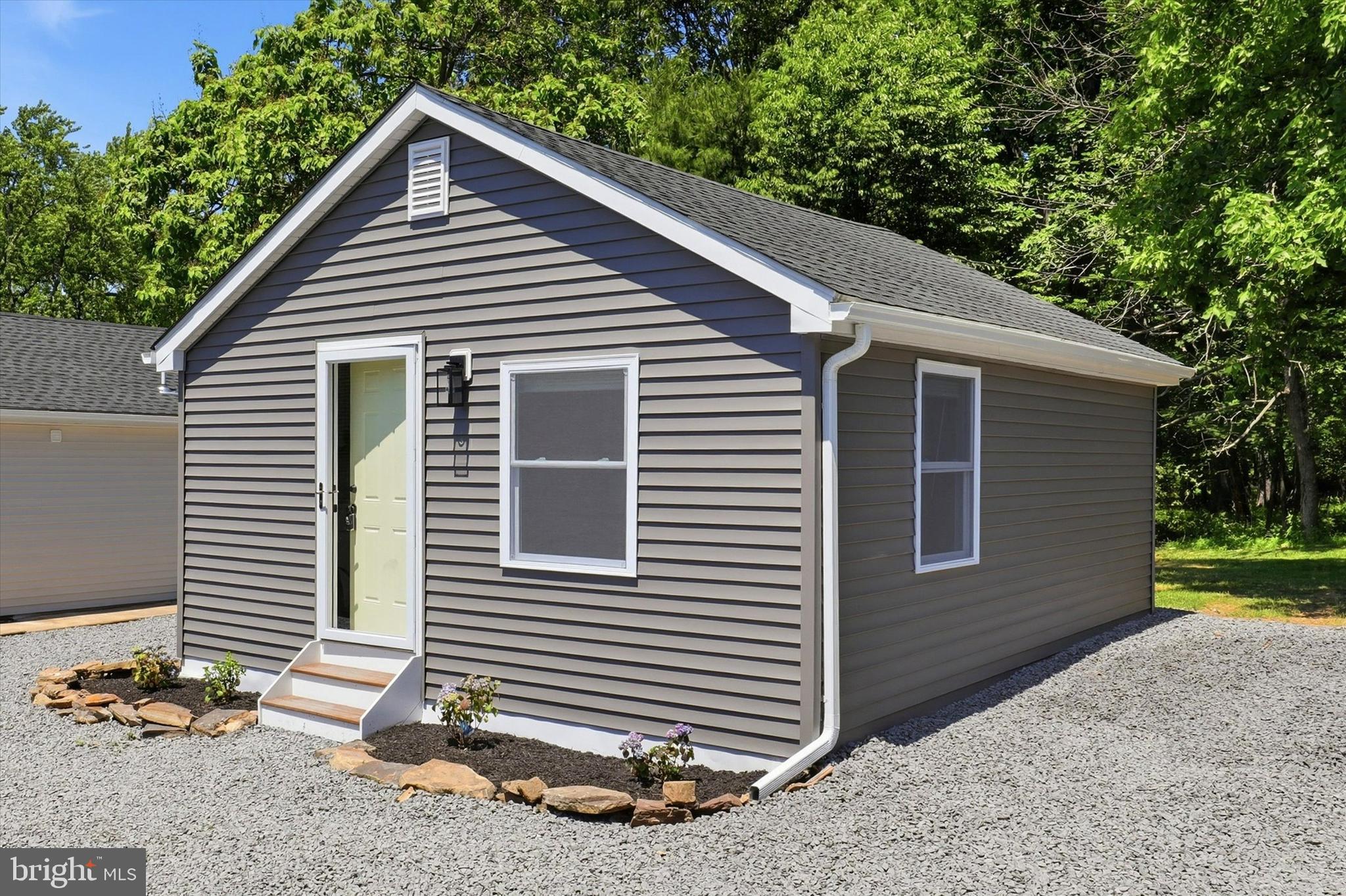 103 DUSTY LANE