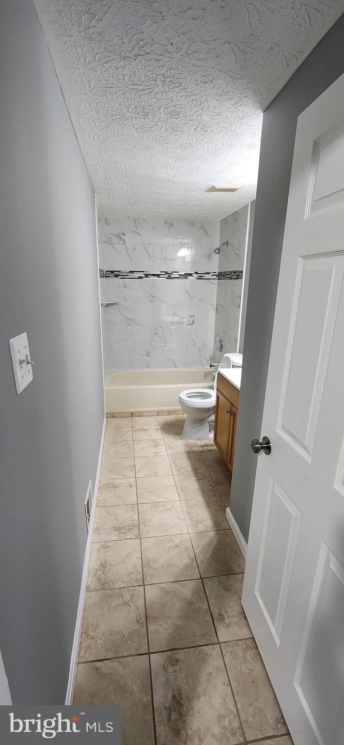 OAK POND TOWNHOU - Residential Lease