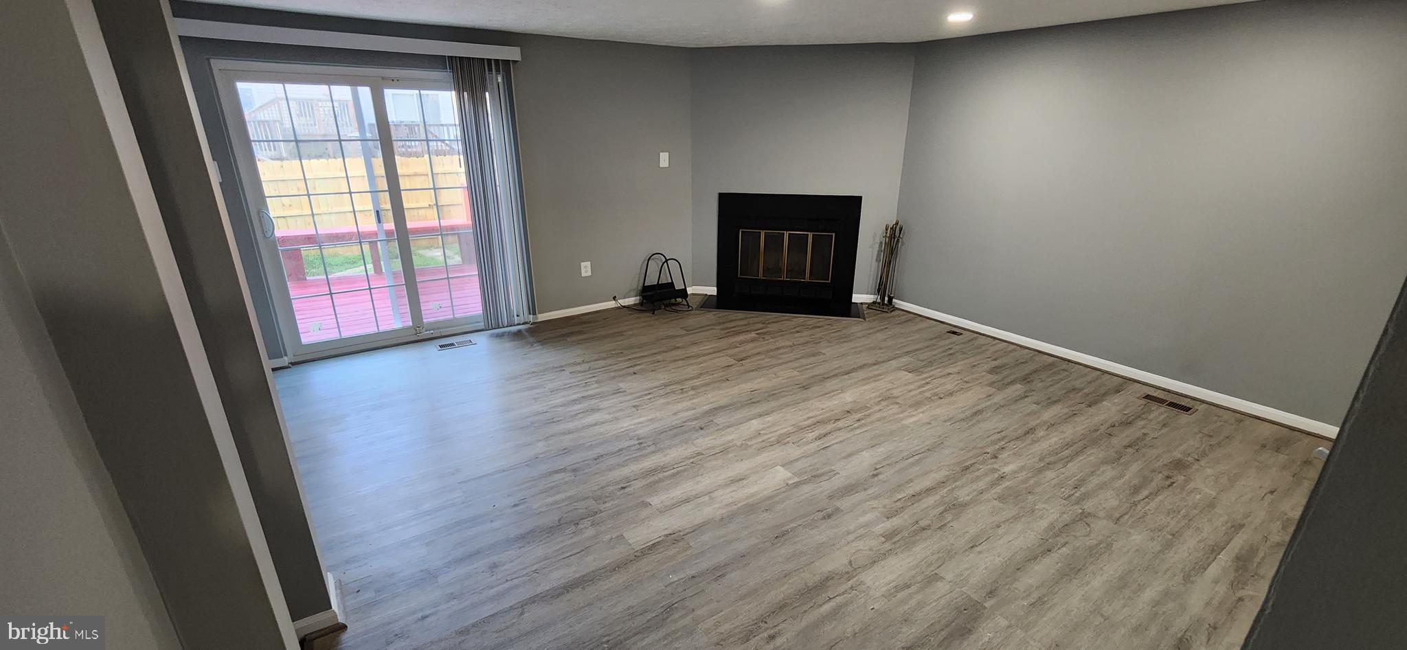 OAK POND TOWNHOU - Residential Lease