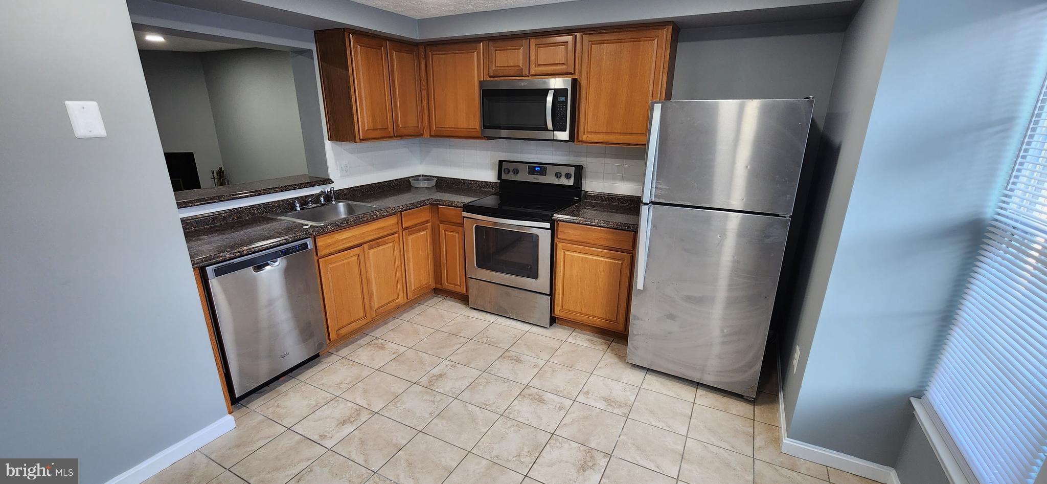 OAK POND TOWNHOU - Residential Lease