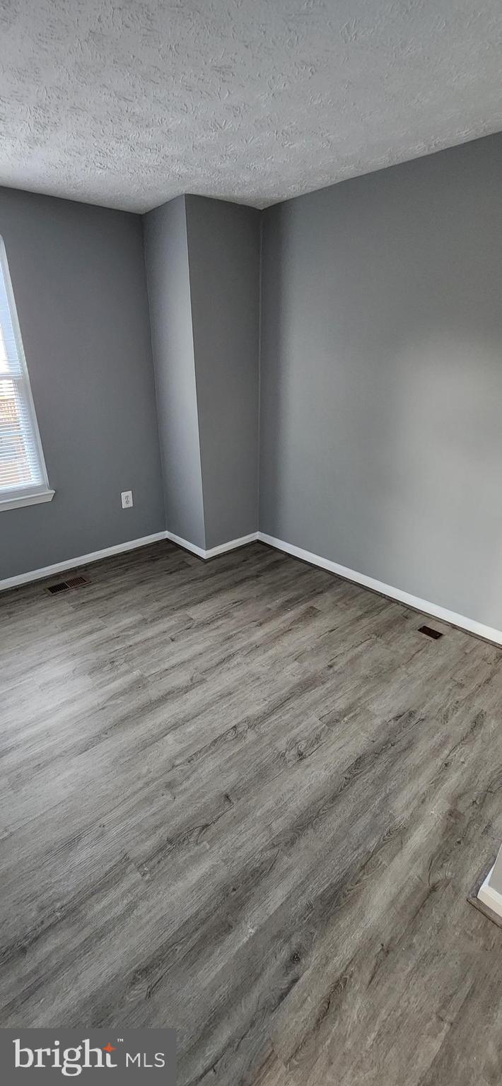 OAK POND TOWNHOU - Residential Lease