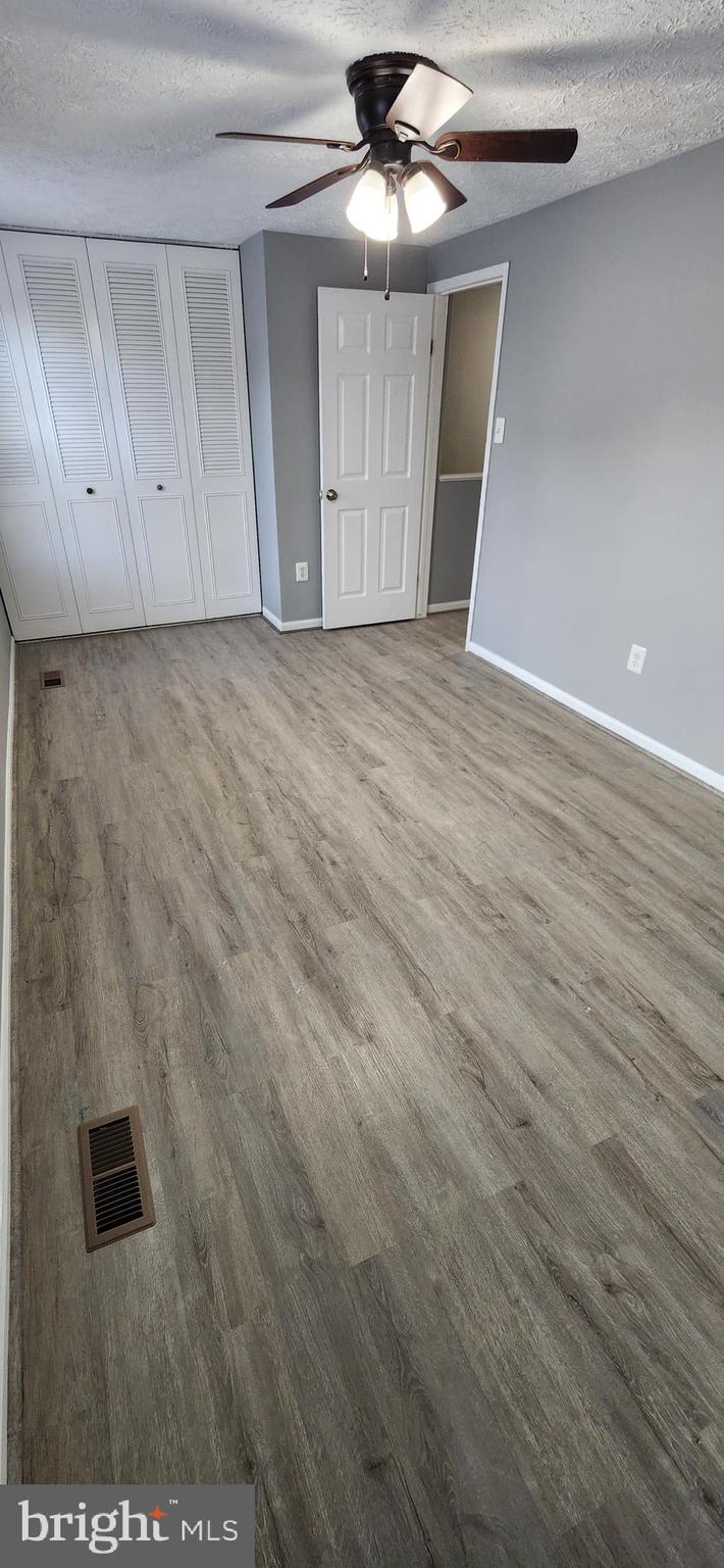 OAK POND TOWNHOU - Residential Lease