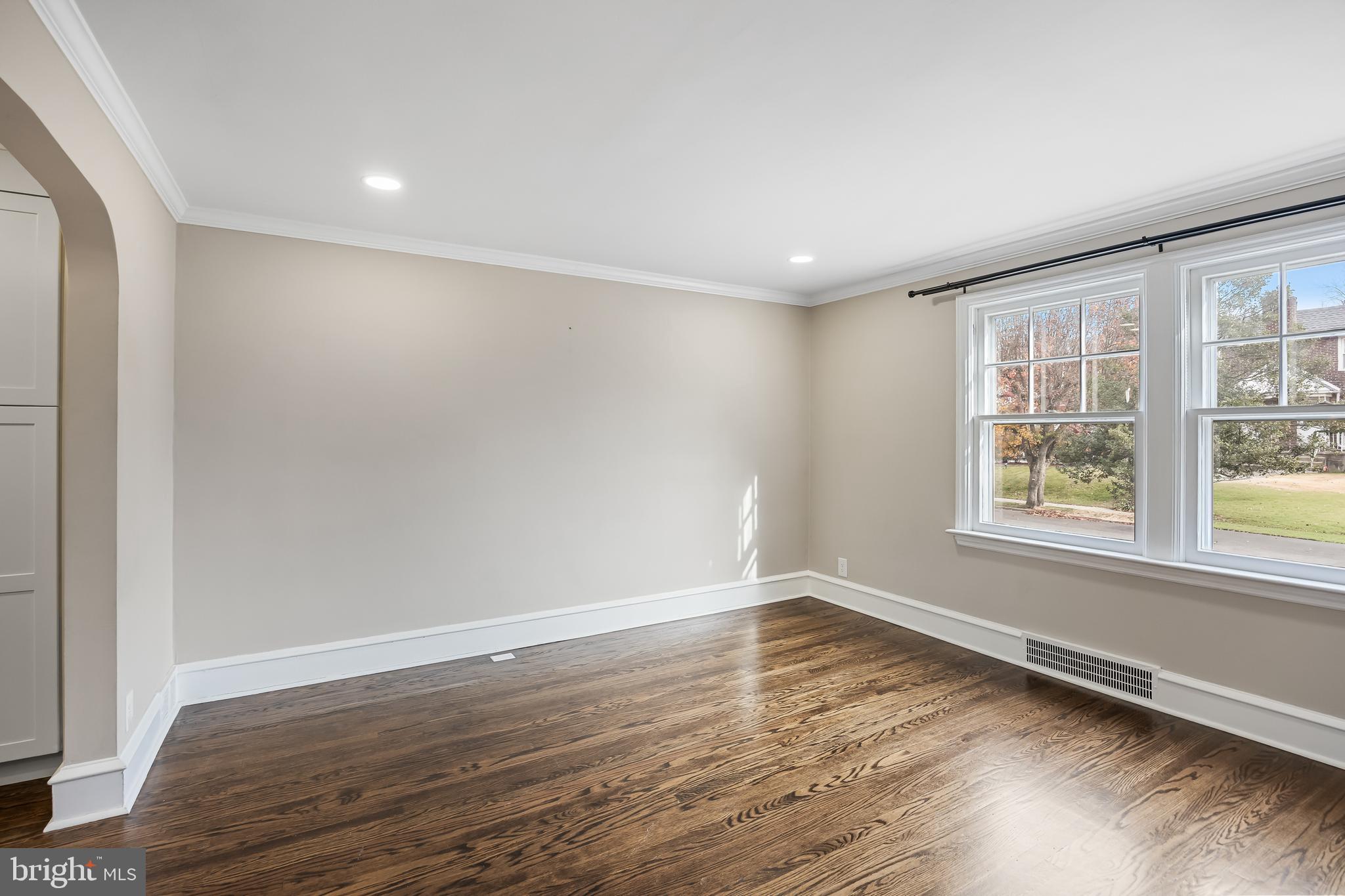 113 W ALBERTSON AVENUE