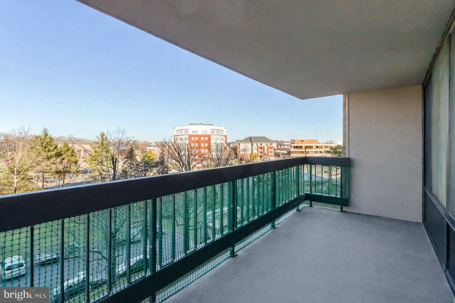 SKYLINE PLAZA - Residential