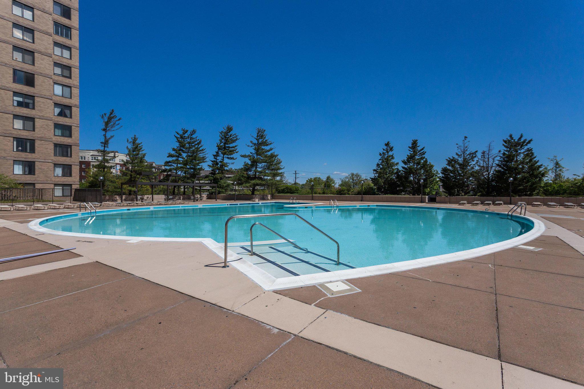 SKYLINE PLAZA - Residential