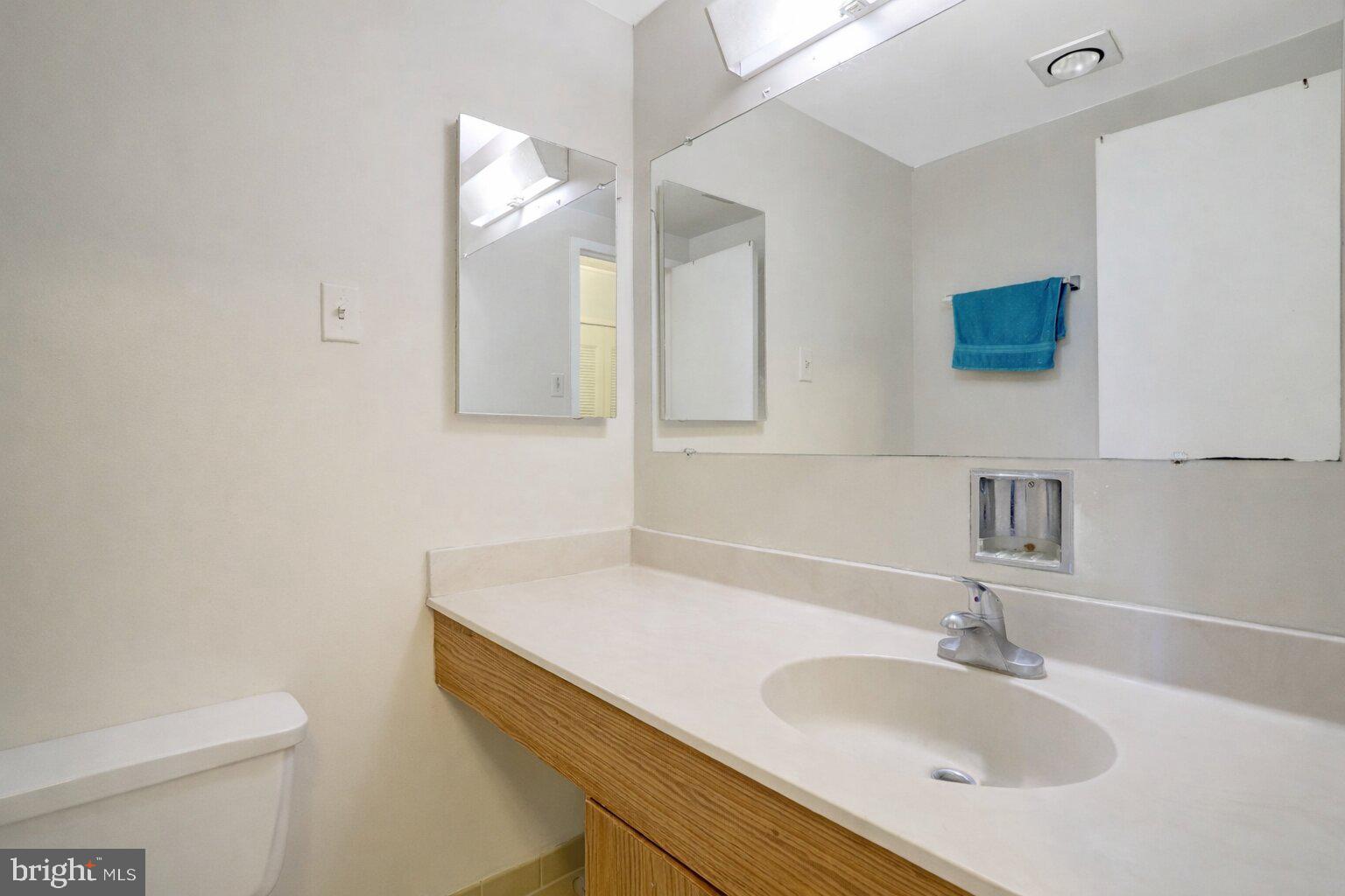 SKYLINE PLAZA - Residential