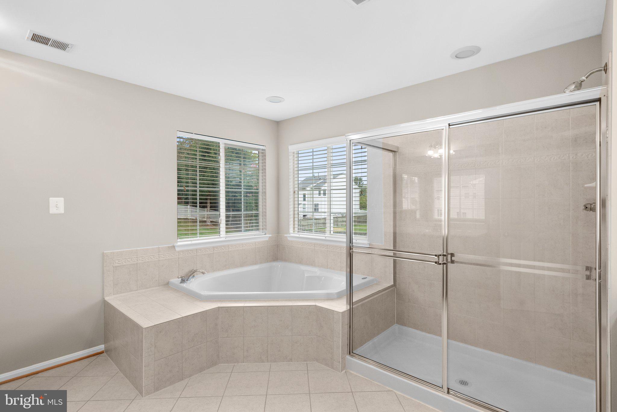 KINGS CROSSING - Residential