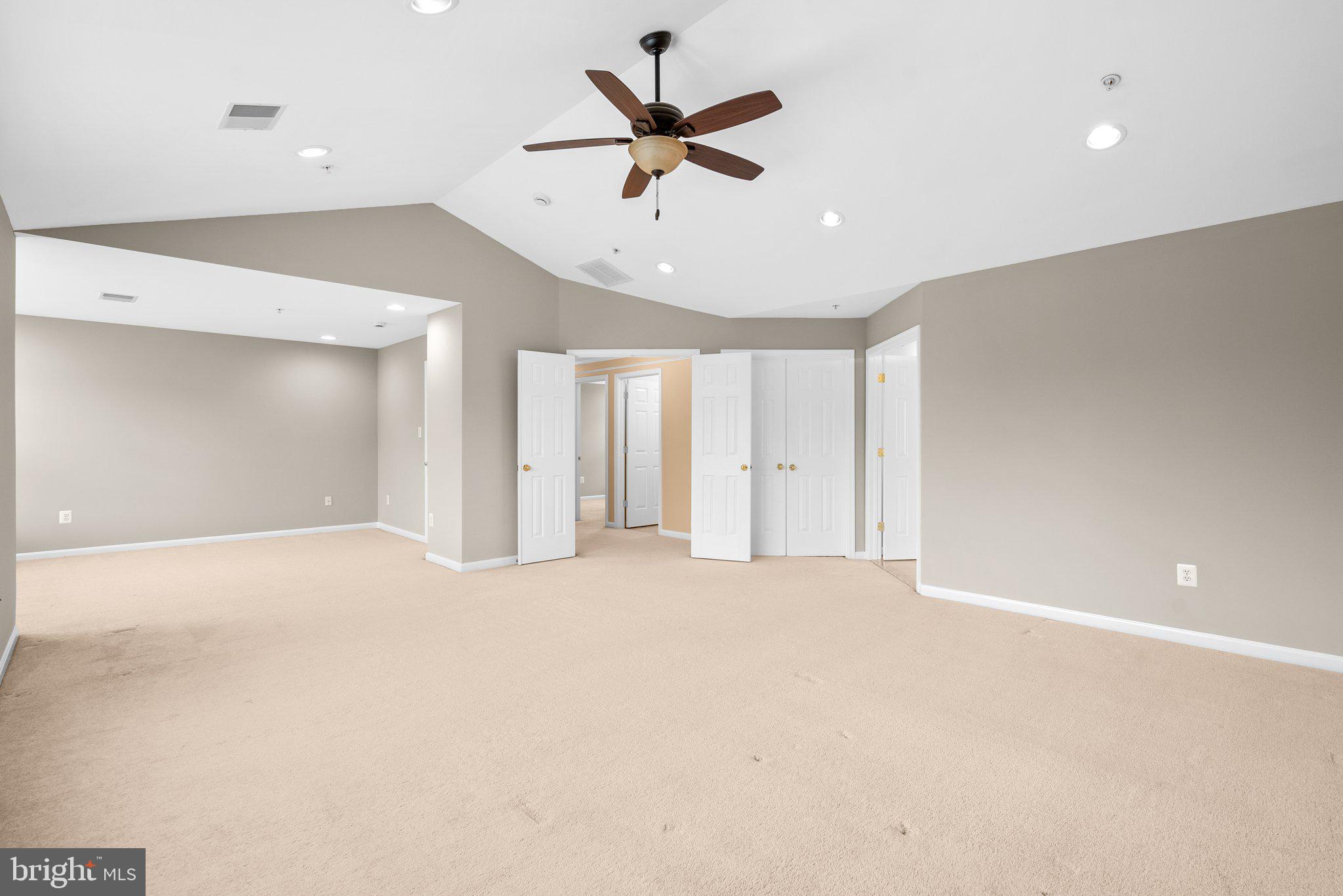 KINGS CROSSING - Residential