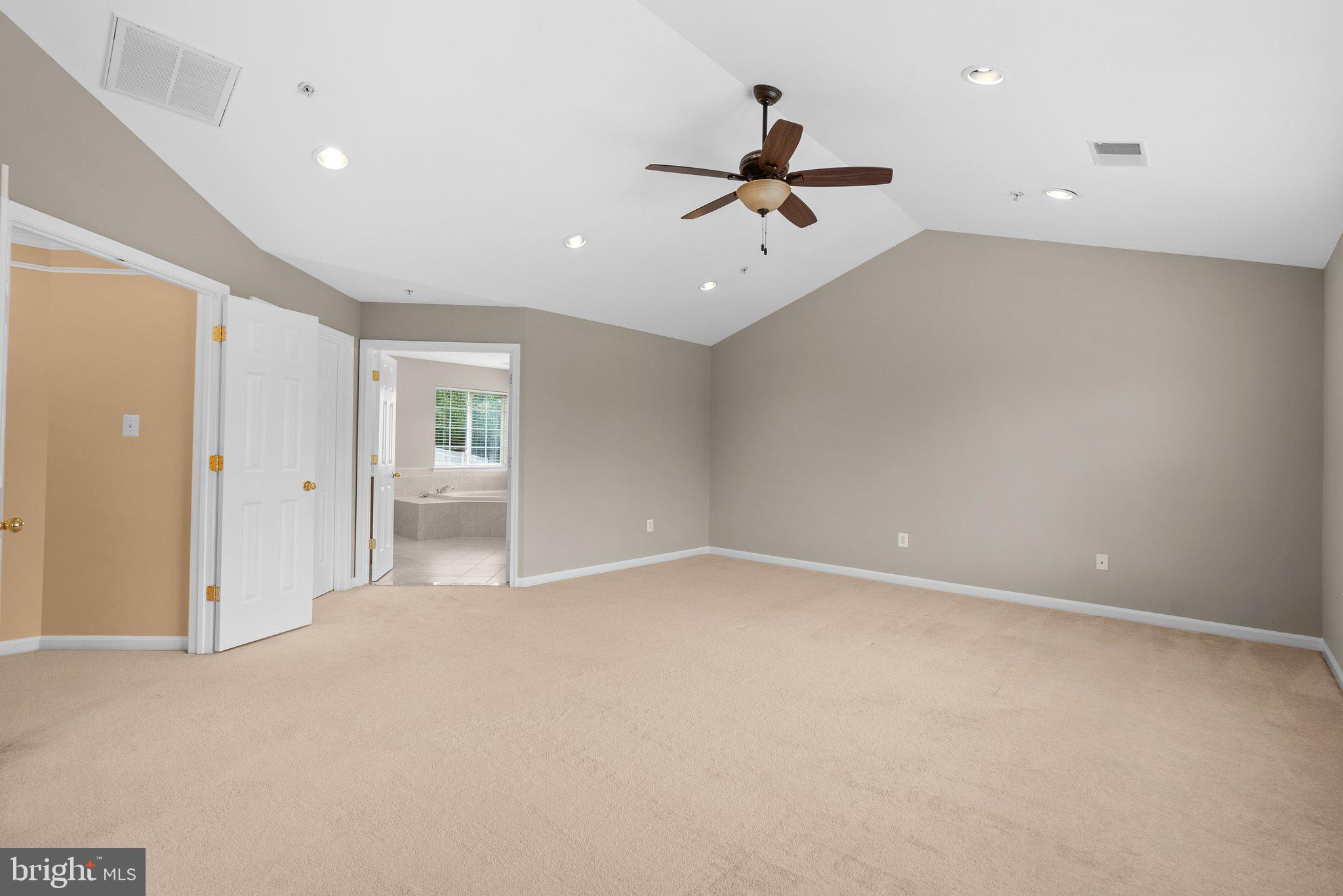 KINGS CROSSING - Residential