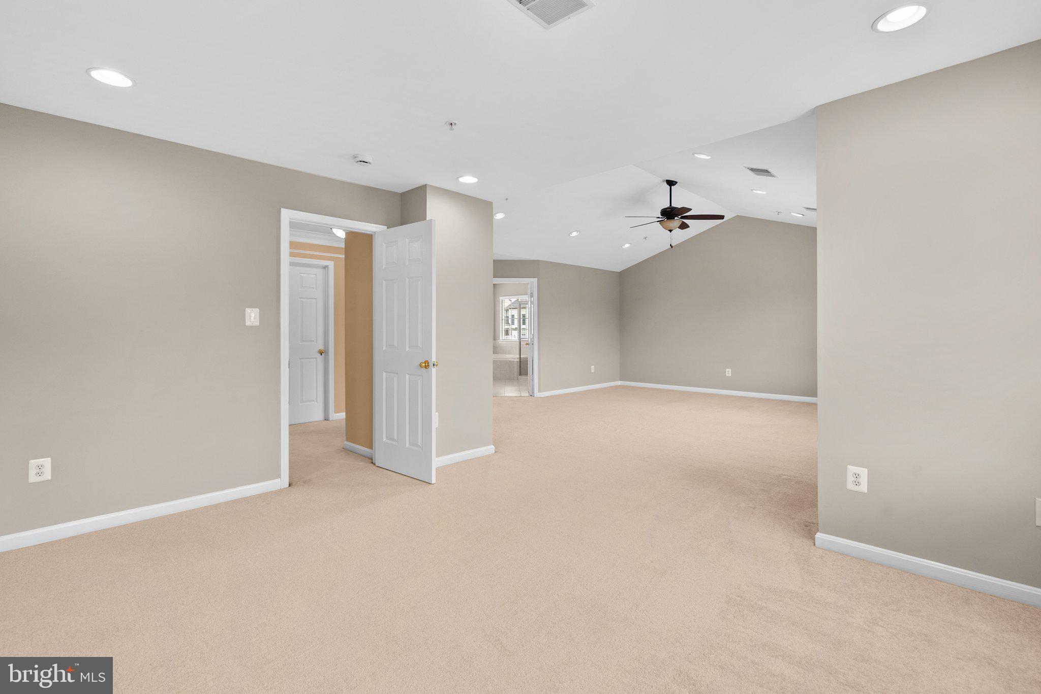 KINGS CROSSING - Residential