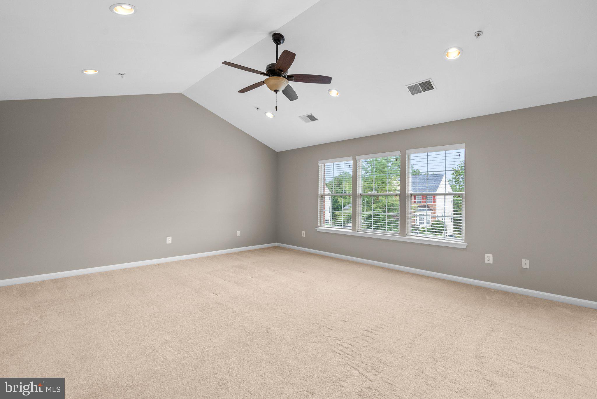 KINGS CROSSING - Residential