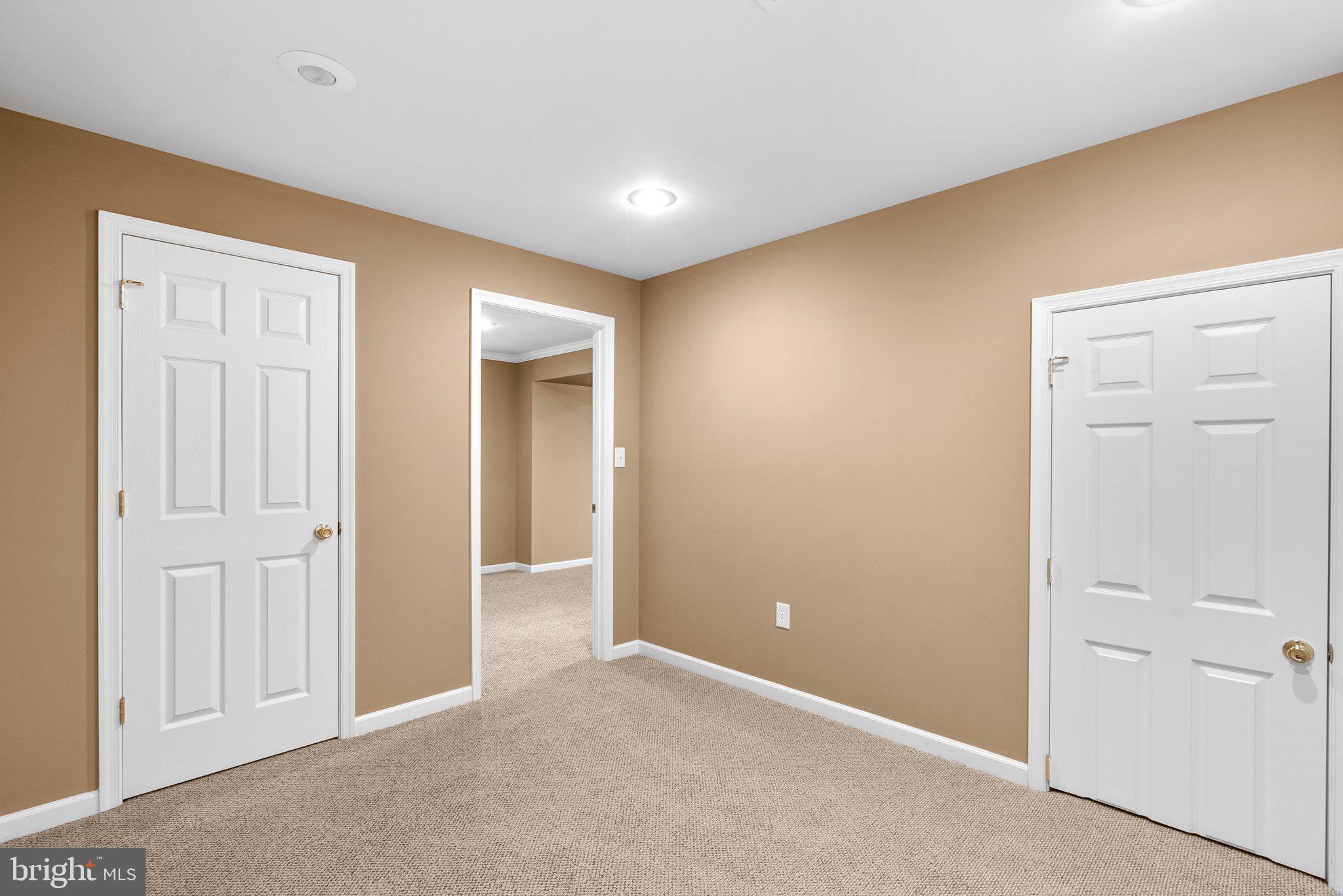 KINGS CROSSING - Residential