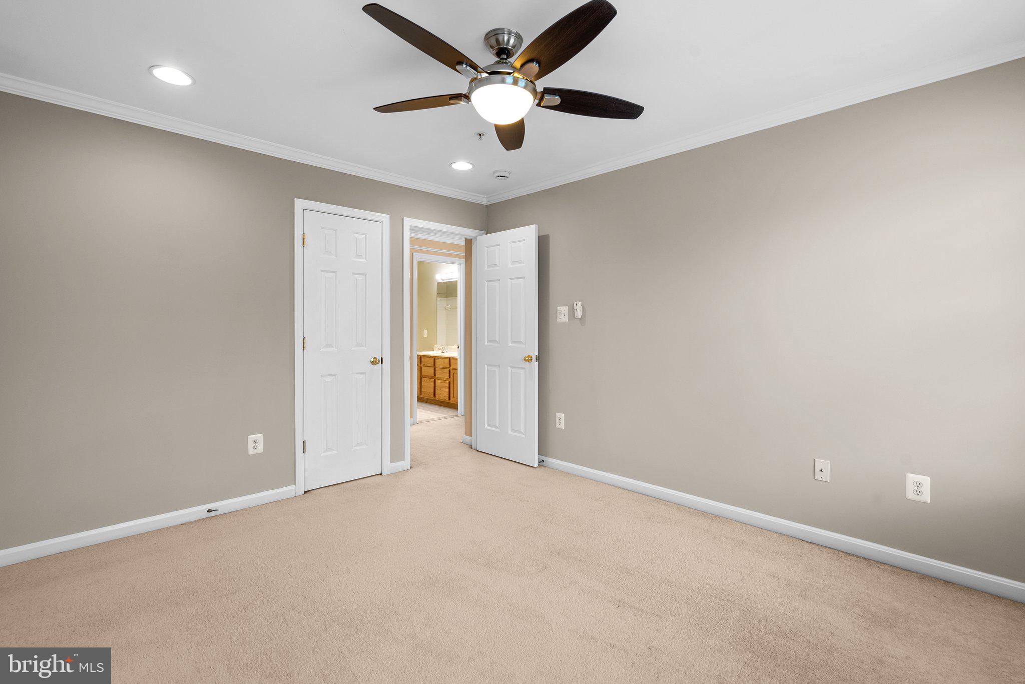 KINGS CROSSING - Residential