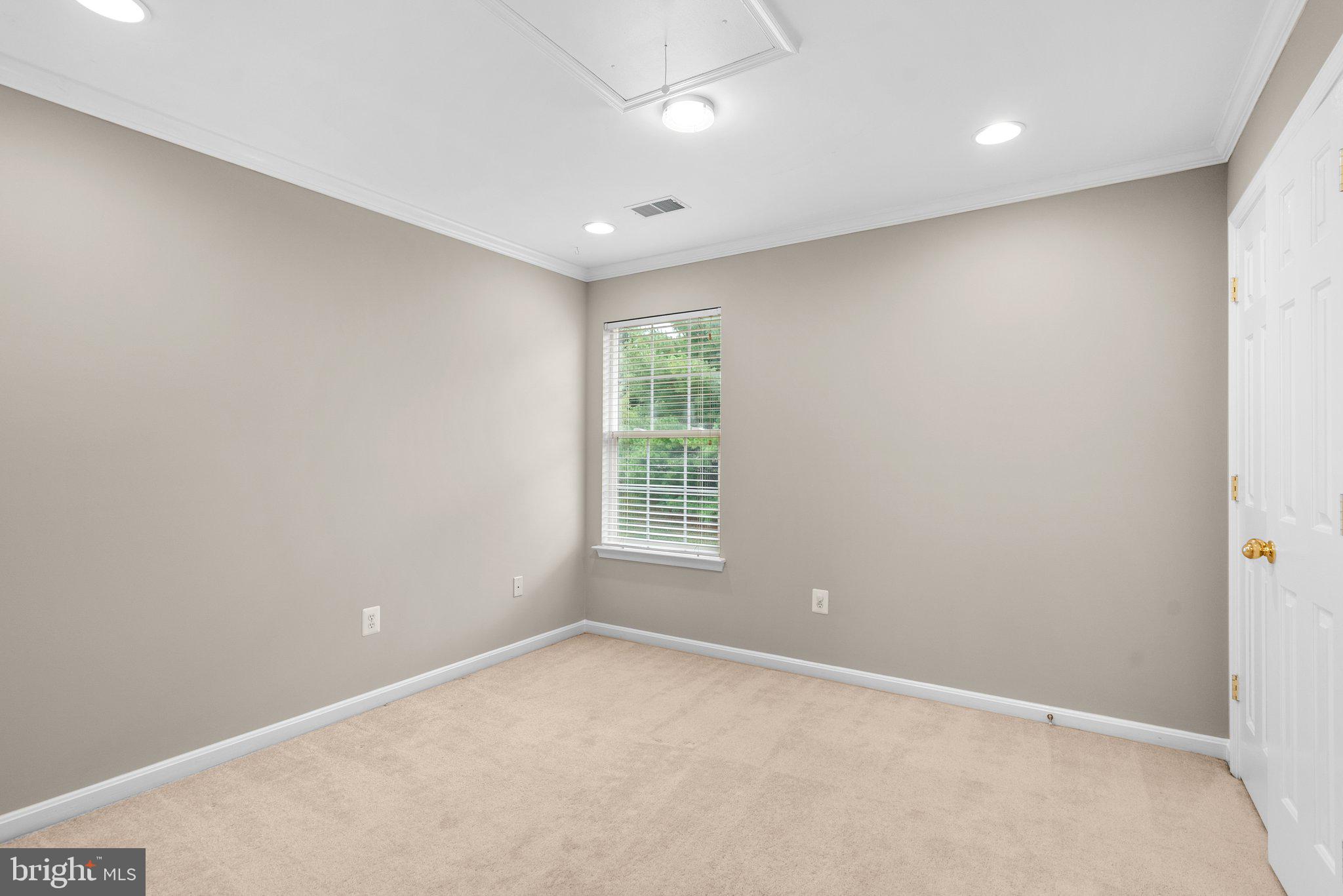 KINGS CROSSING - Residential