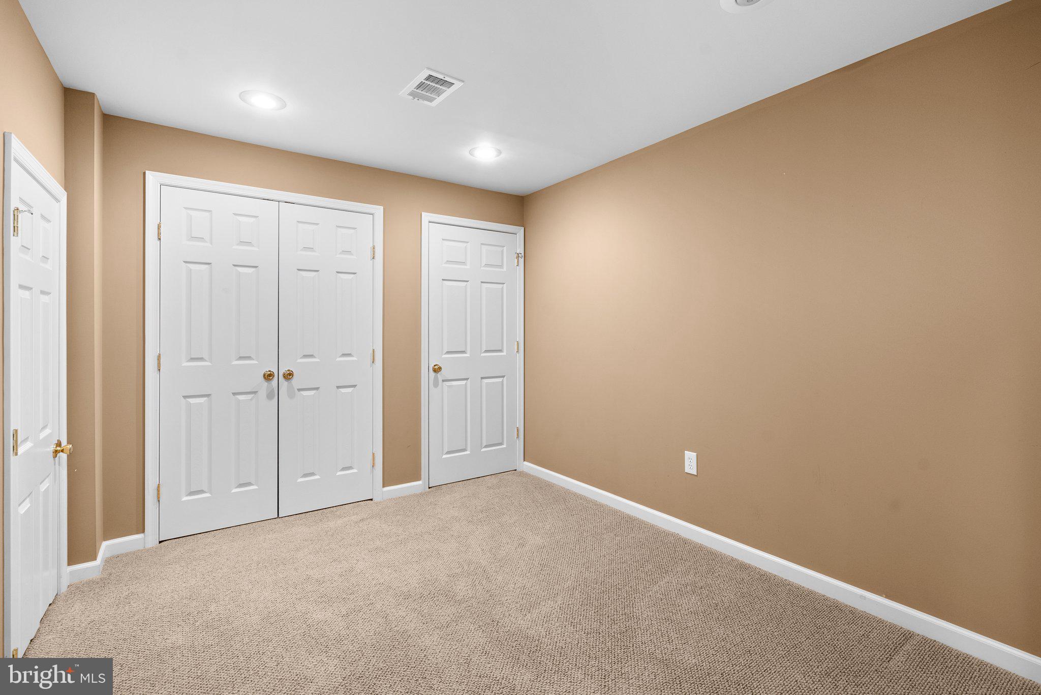 KINGS CROSSING - Residential