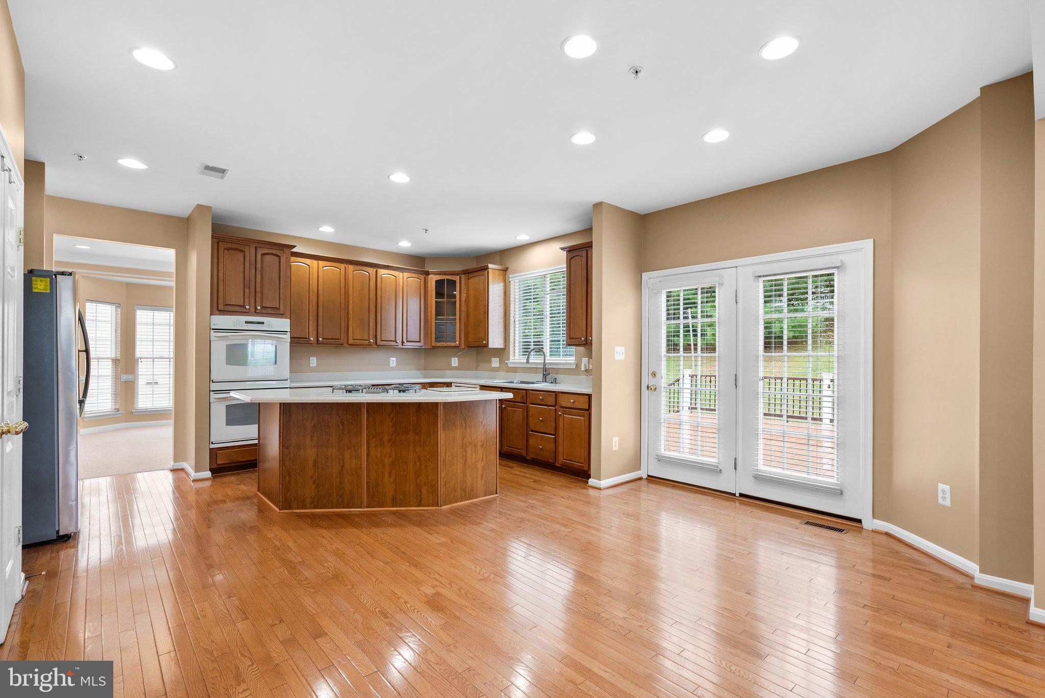 KINGS CROSSING - Residential