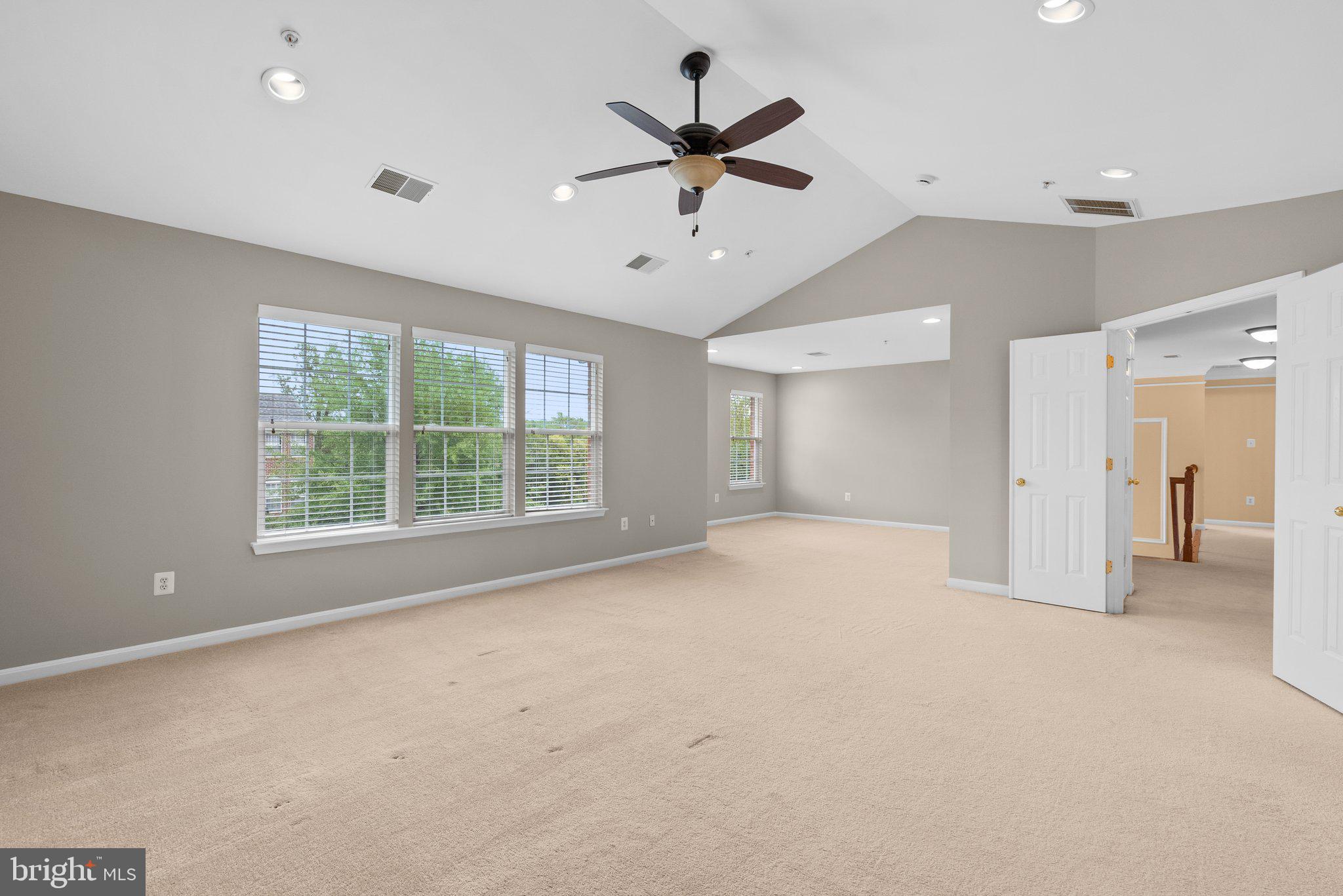 KINGS CROSSING - Residential