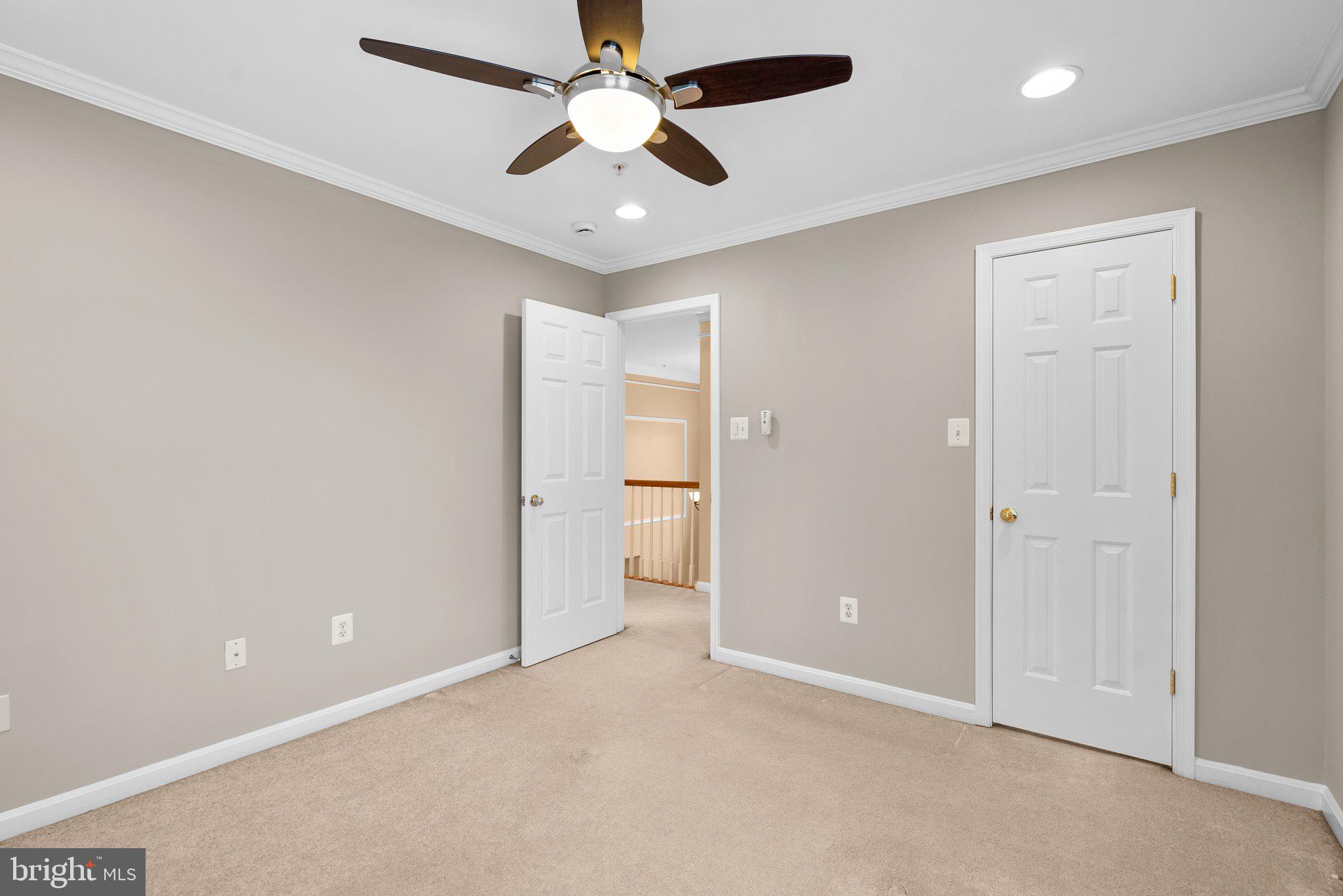 KINGS CROSSING - Residential