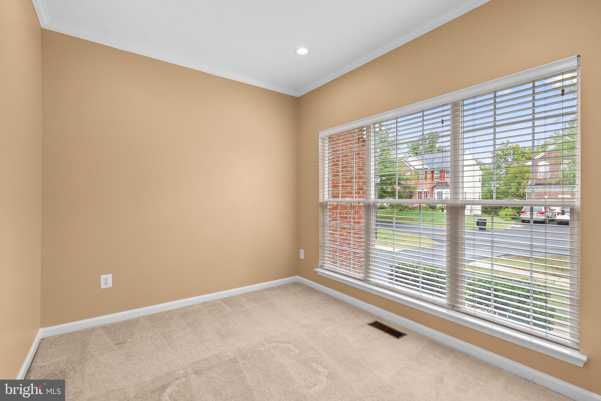 KINGS CROSSING - Residential