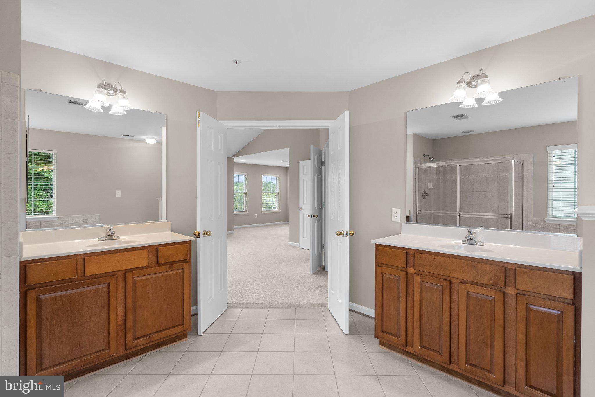 KINGS CROSSING - Residential