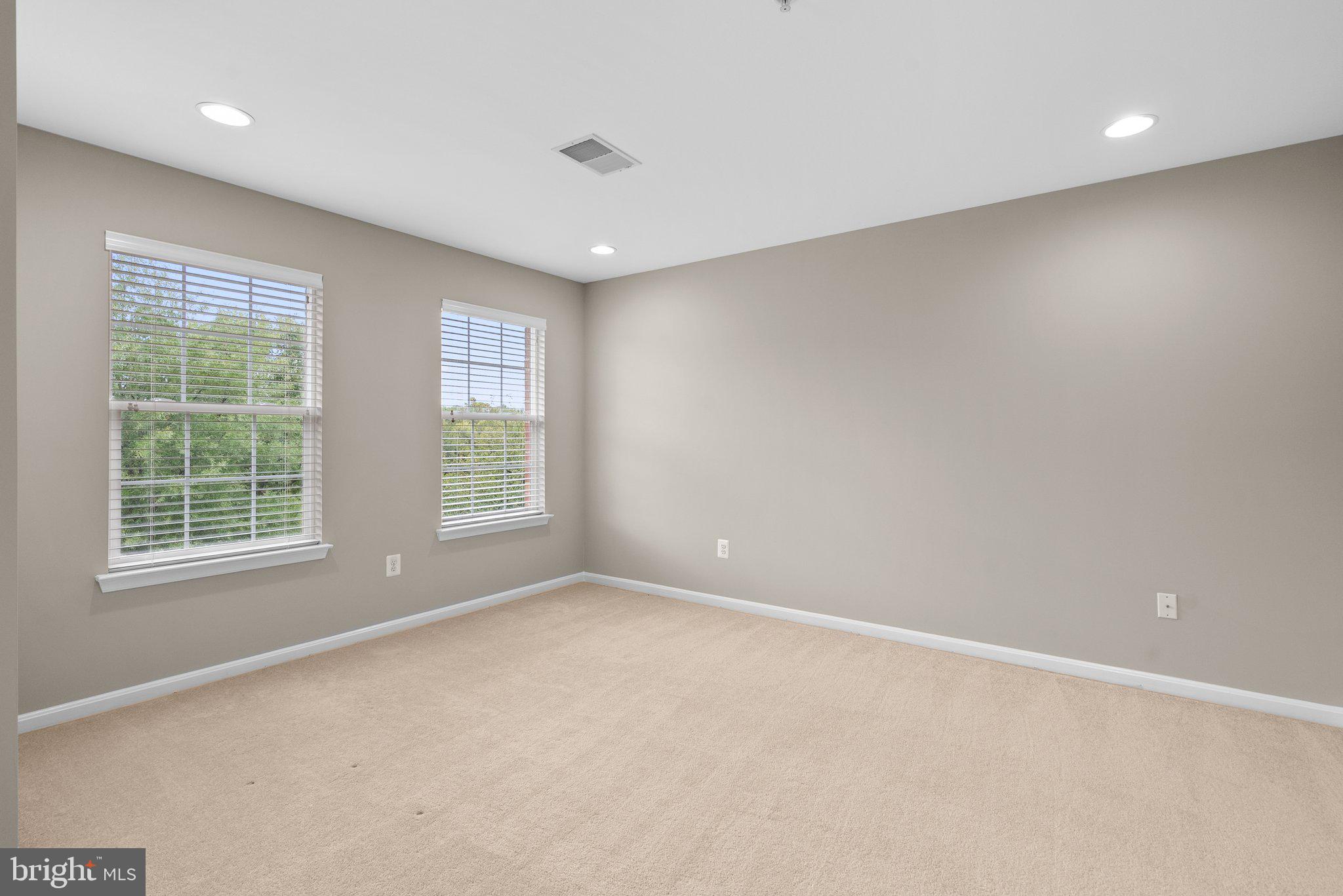 KINGS CROSSING - Residential