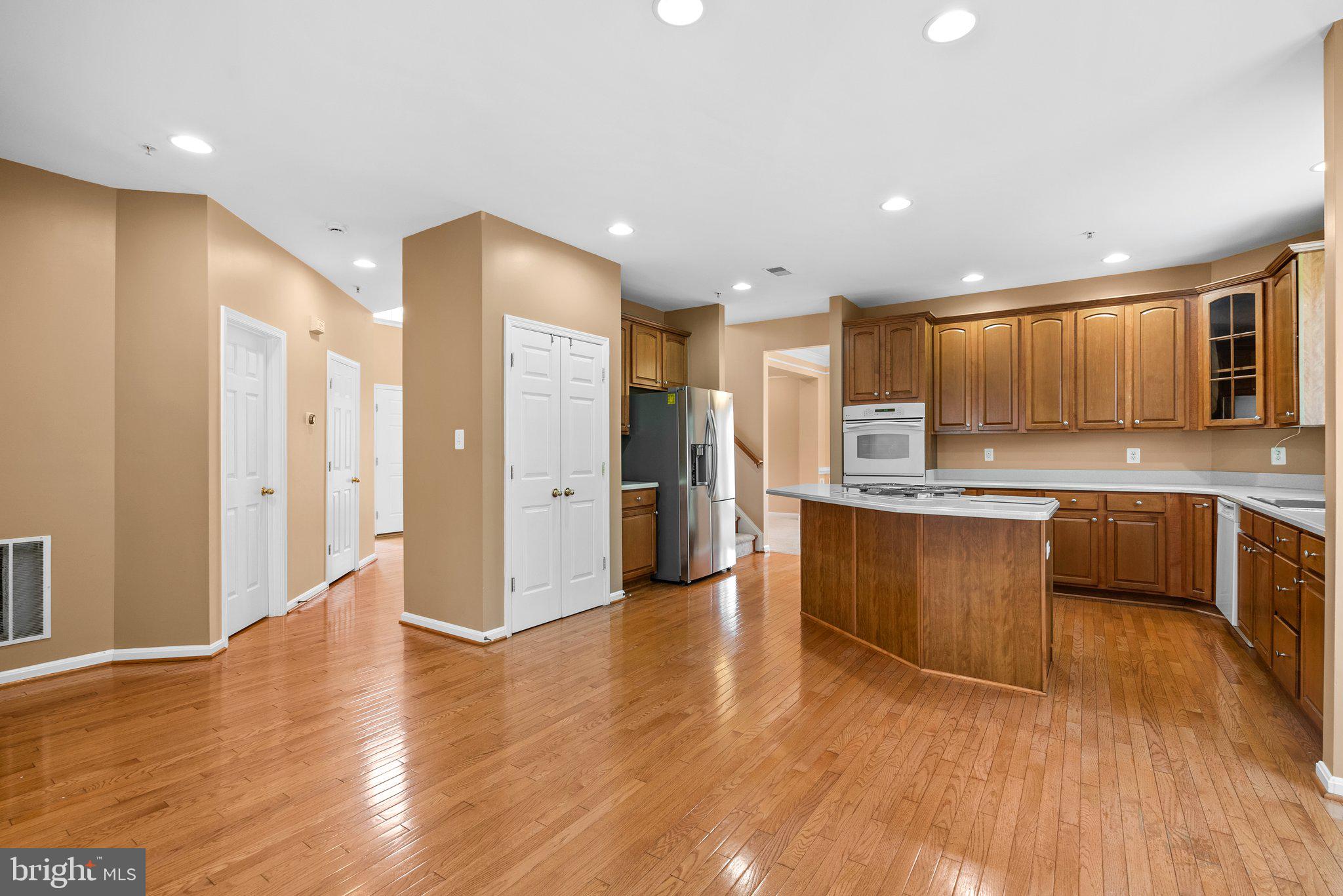 KINGS CROSSING - Residential